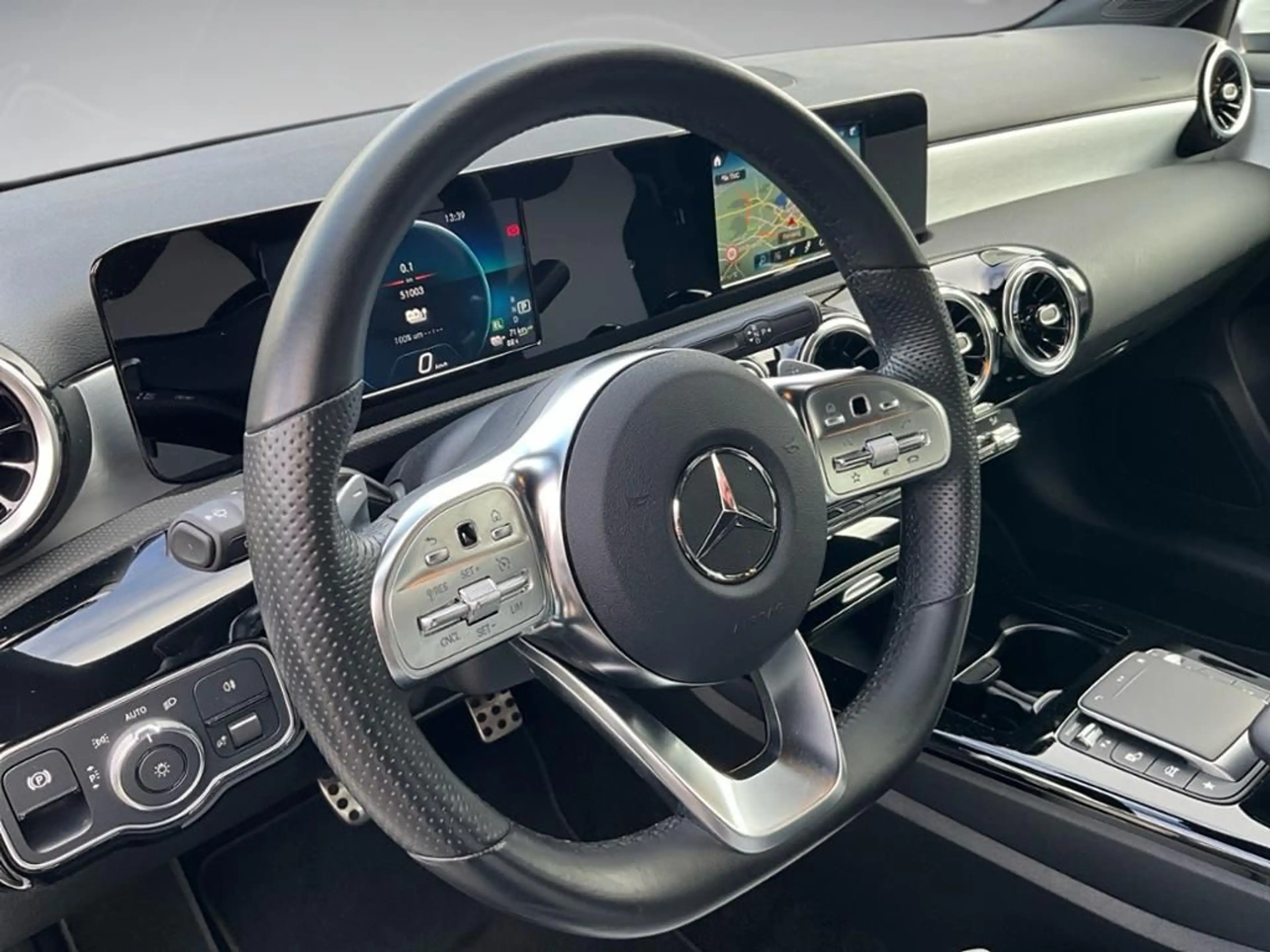 Mercedes-Benz A 250 e AMG AUT Kam. KlimaA LED LM PDC ParkAss — photo 11