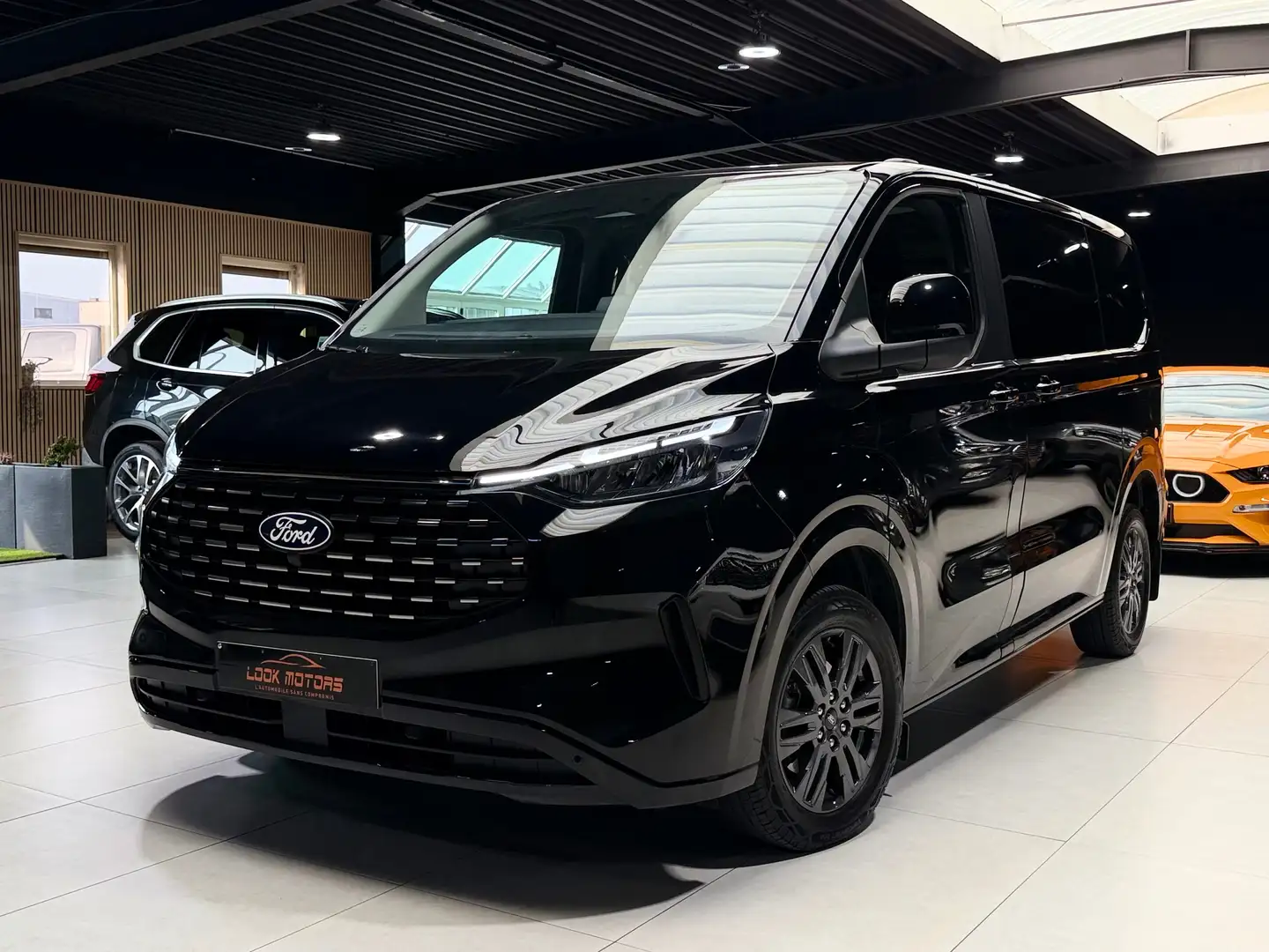 FORD Tourneo