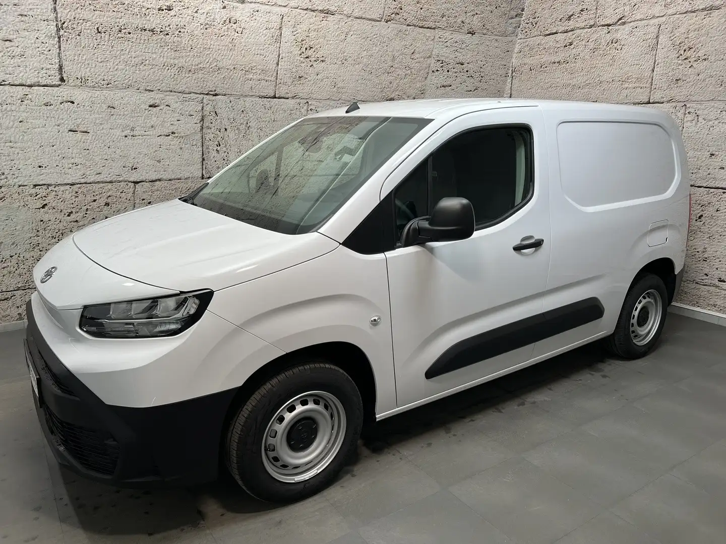 Toyota Proace City L1 1,5 D-4D Prowork + Laderaumboden Blanc - 2