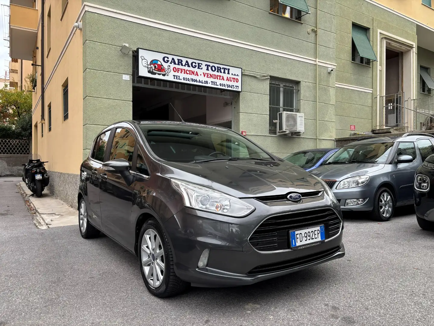 Ford B-Max B-Max 1.5 TDCi 95 CV Titanium EURO 6 Gris - 1