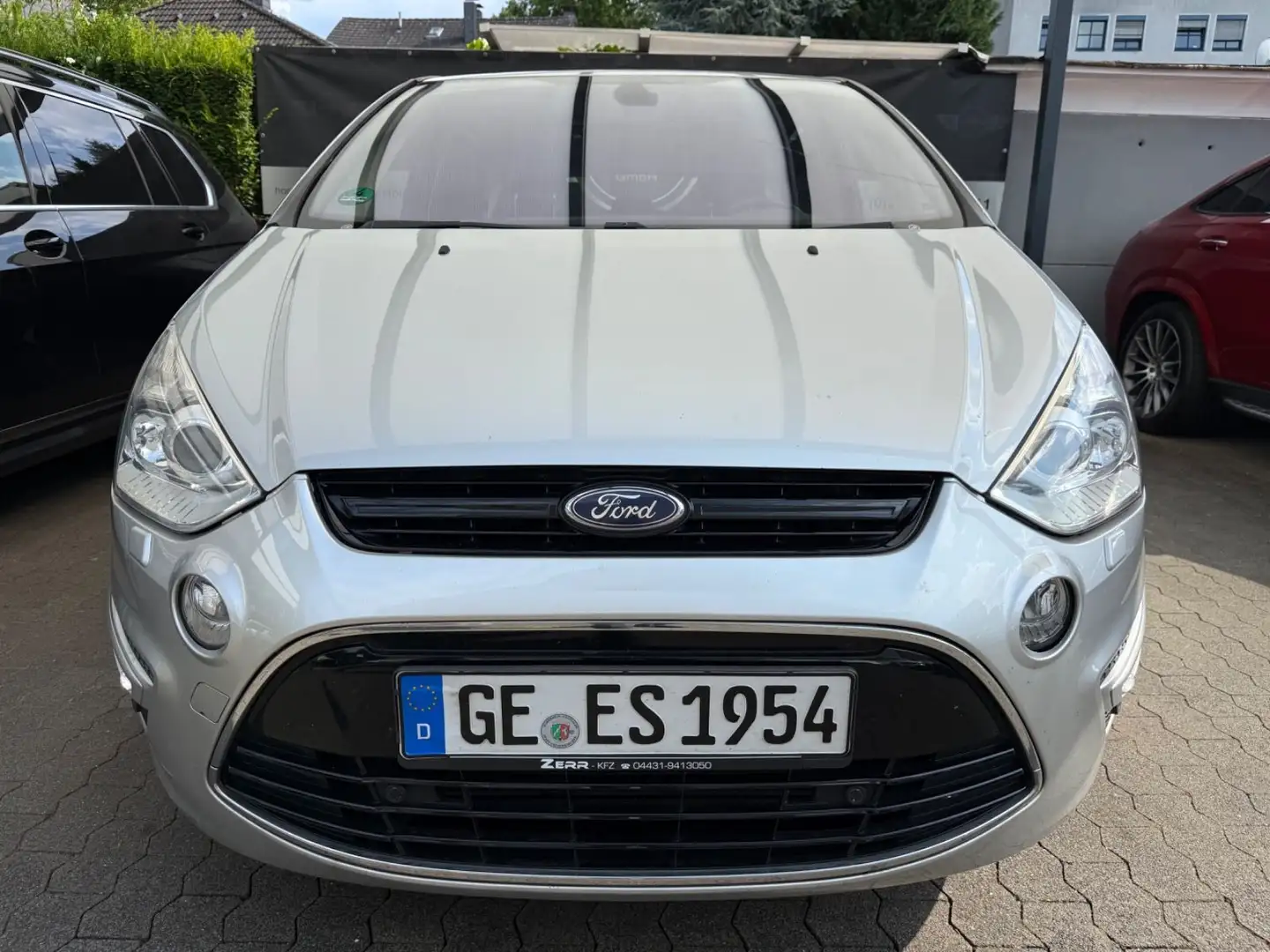 Ford S-Max S-MAX Titanium *PANO*AUTOM*SITZH*NAVI*PDC*MEMORY Silber - 2