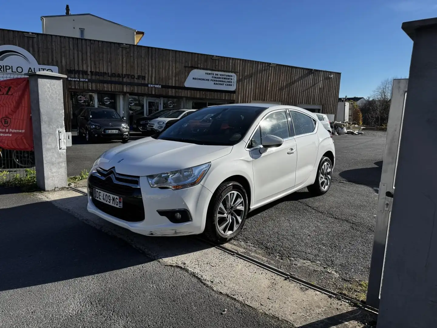 DS Automobiles DS 4 1.6 e-HDi FAP - 115 So Chic clim + rader AR Beyaz - 1