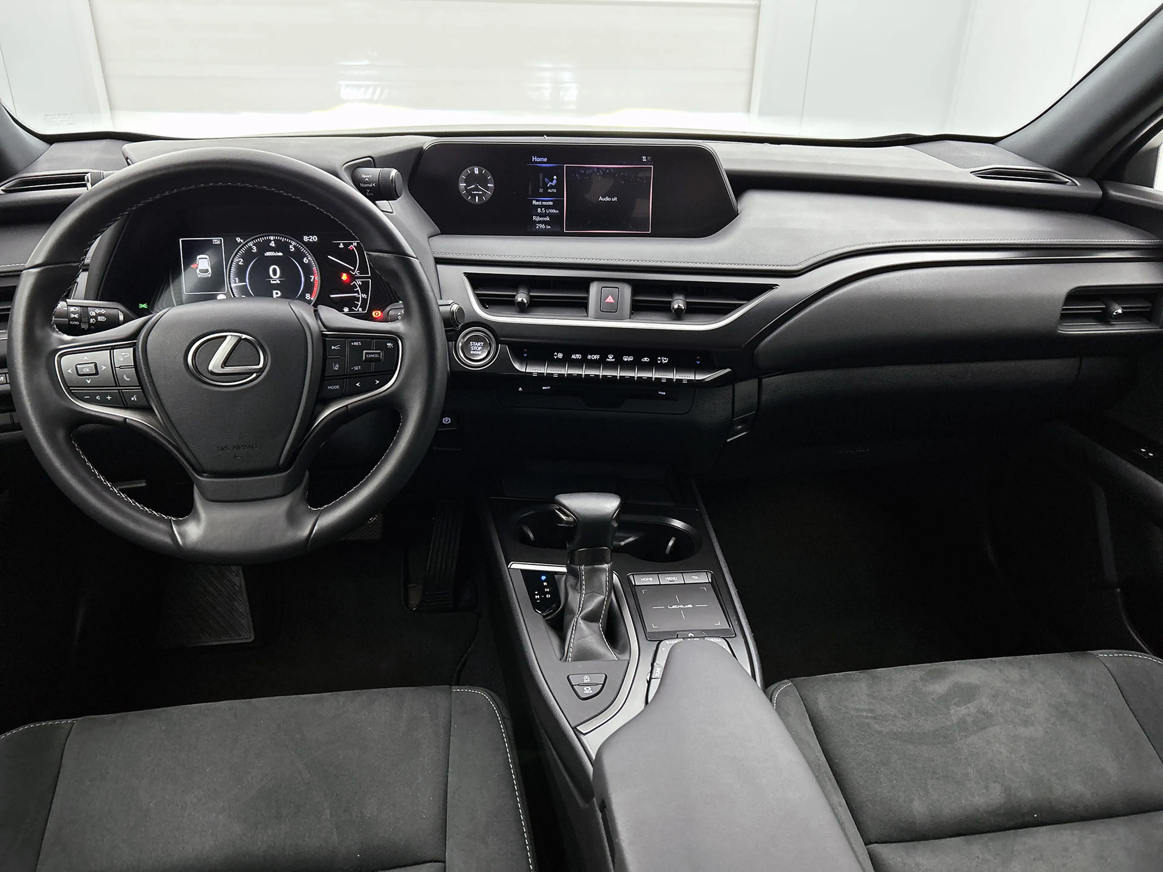 Lexus UX 200 Preference Line | Dealeronderhouden | — photo 4