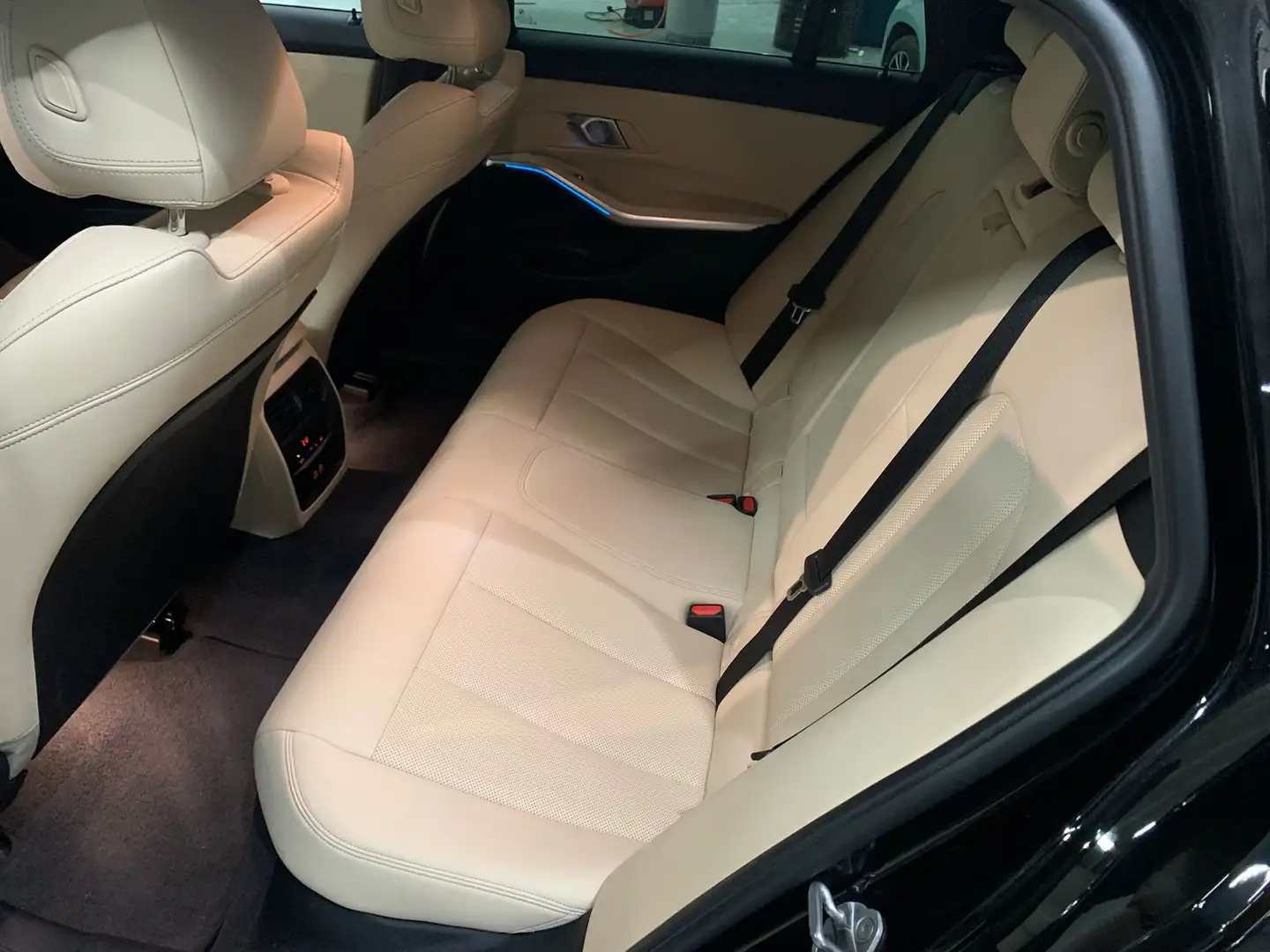 BMW 330 Serie 330d Touring mhev 48V xdrive MSport auto Schwarz - 2