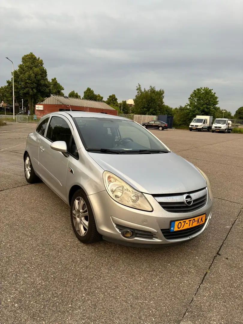 Opel Corsa 1.4-16V Enjoy Grijs - 1