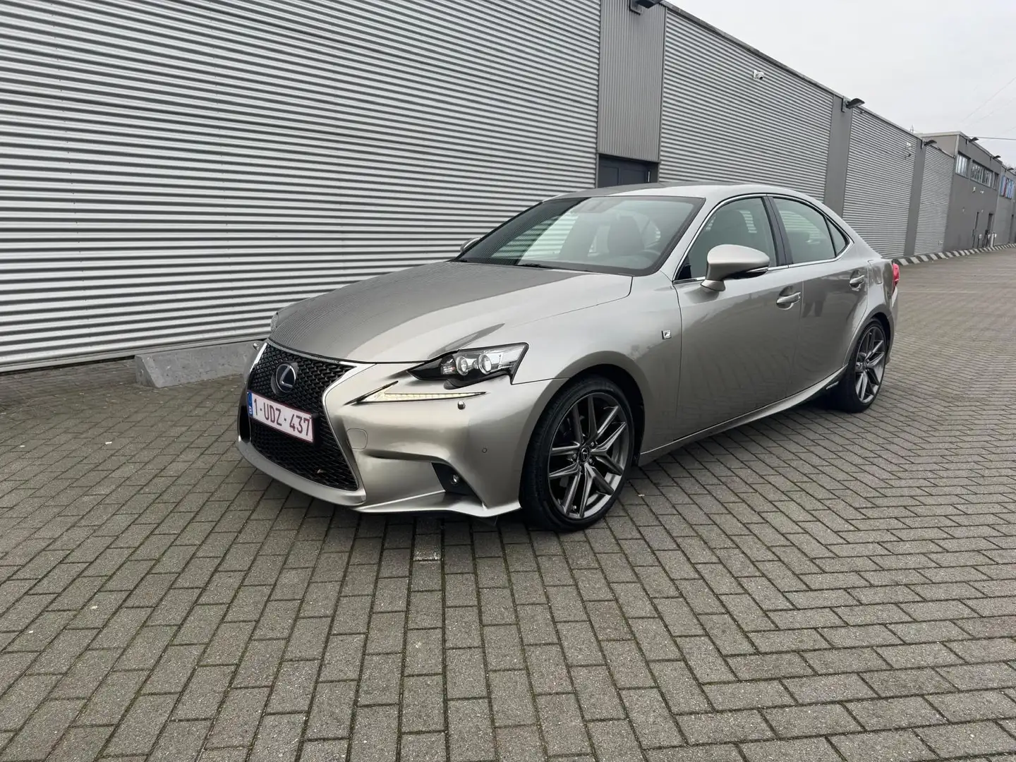 Lexus IS 300 300h F Sport - 1