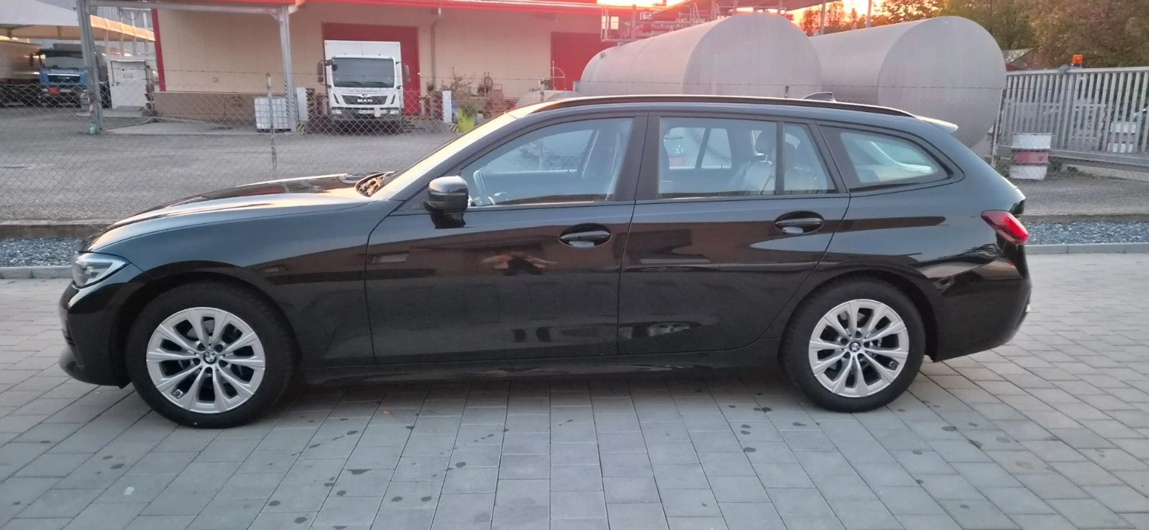 BMW 318 d Touring Advantage LED Leder AHK 1.Hand — photo 8