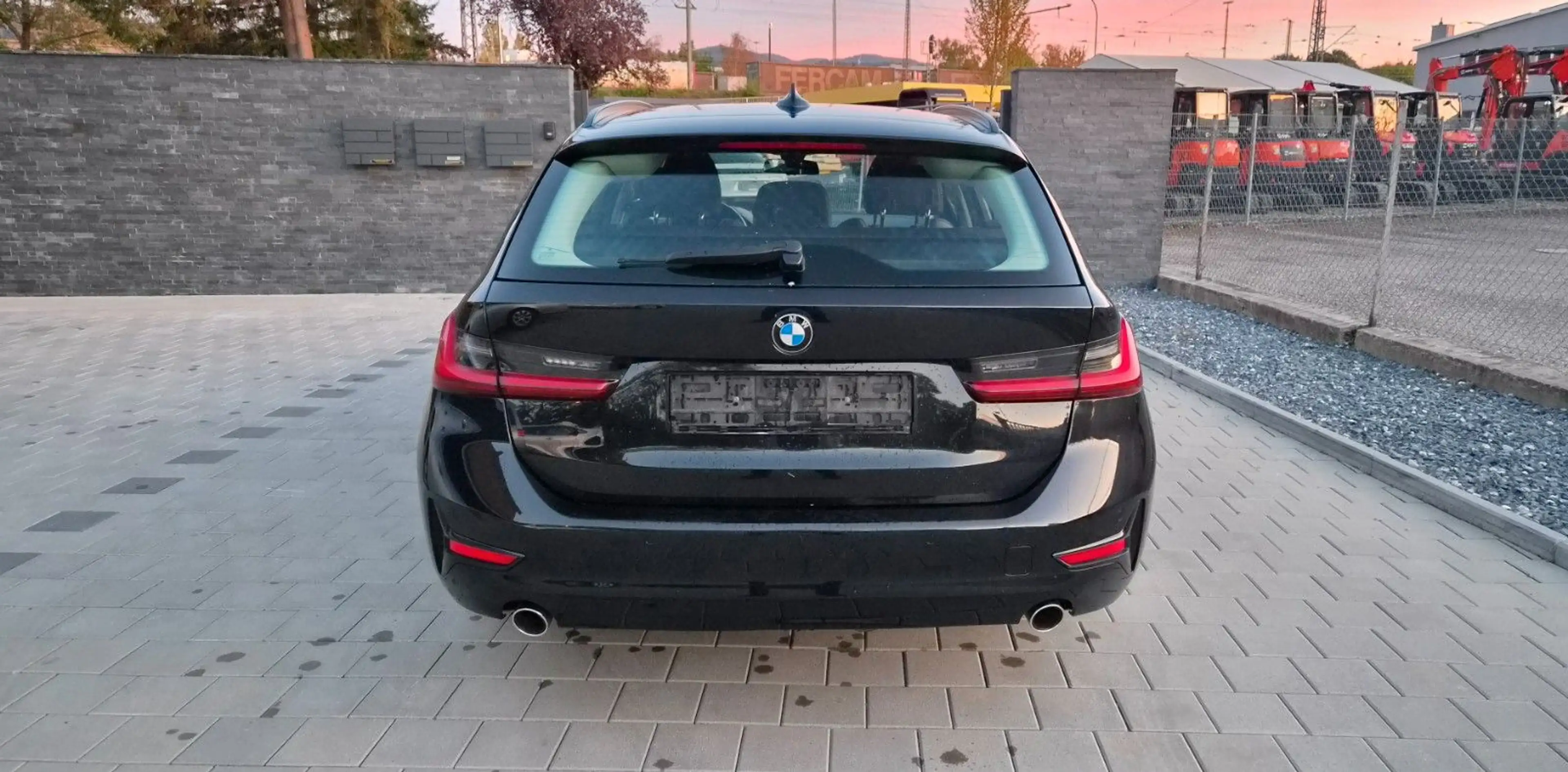BMW 318 d Touring Advantage LED Leder AHK 1.Hand — photo 6