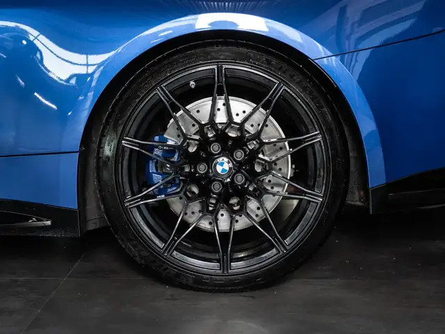 BMW M4 view 6