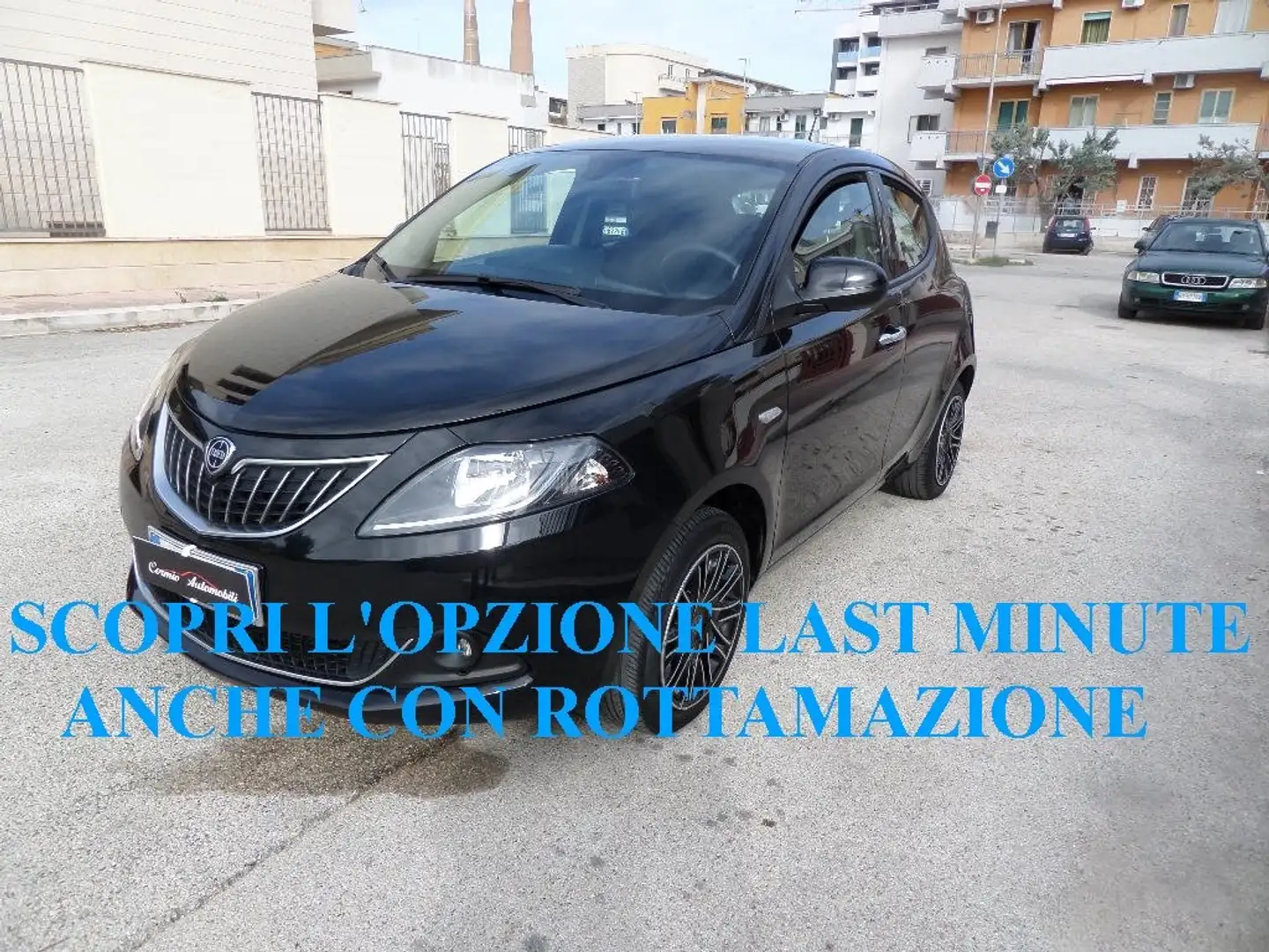 Lancia Ypsilon 1.0 FIREFLY HYBRID GOLD S&S 5 POSTI Noir - 1