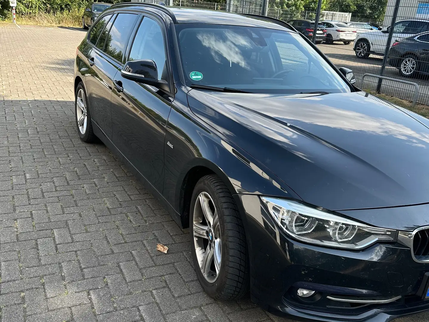 BMW 330 330xd Touring Aut. Sport Line Noir - 1