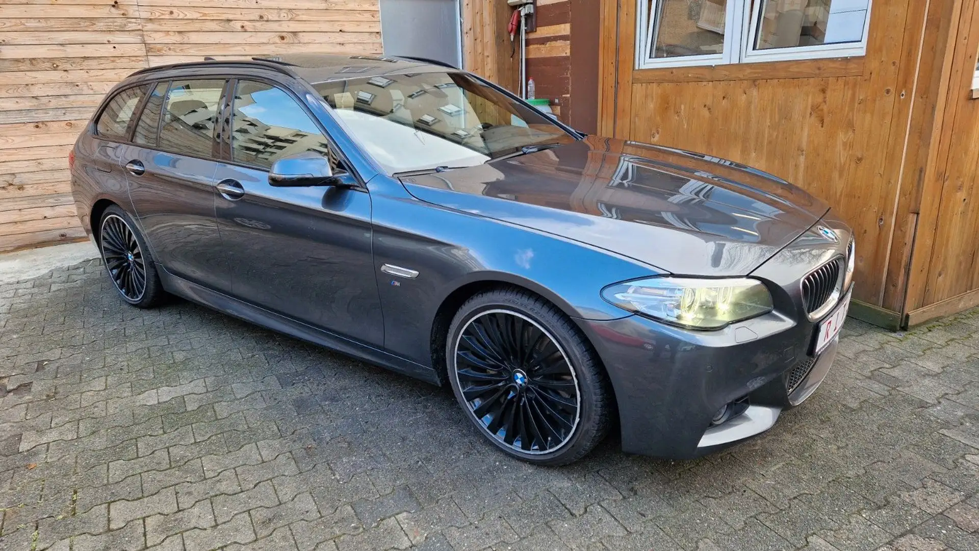 BMW 525 d xDrive M-Paket, Panorama, PDC, Head Up Grau - 2