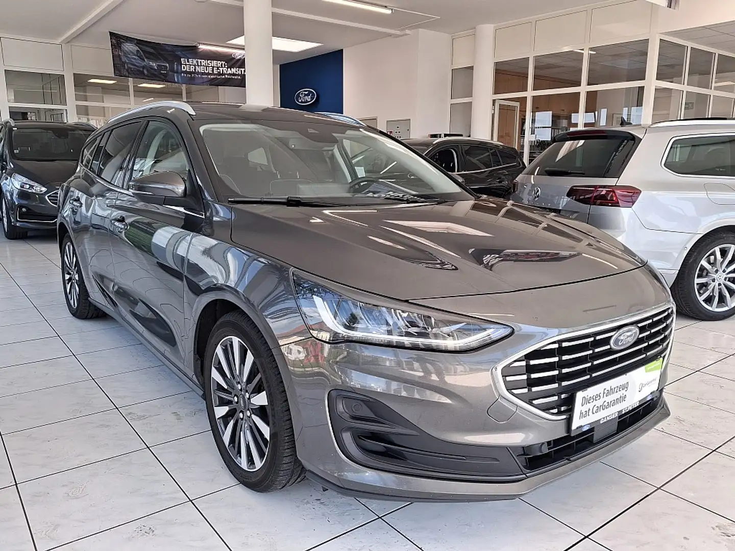 Ford Focus Turnier 1,5 EcoBlue Titanium X Grau - 1