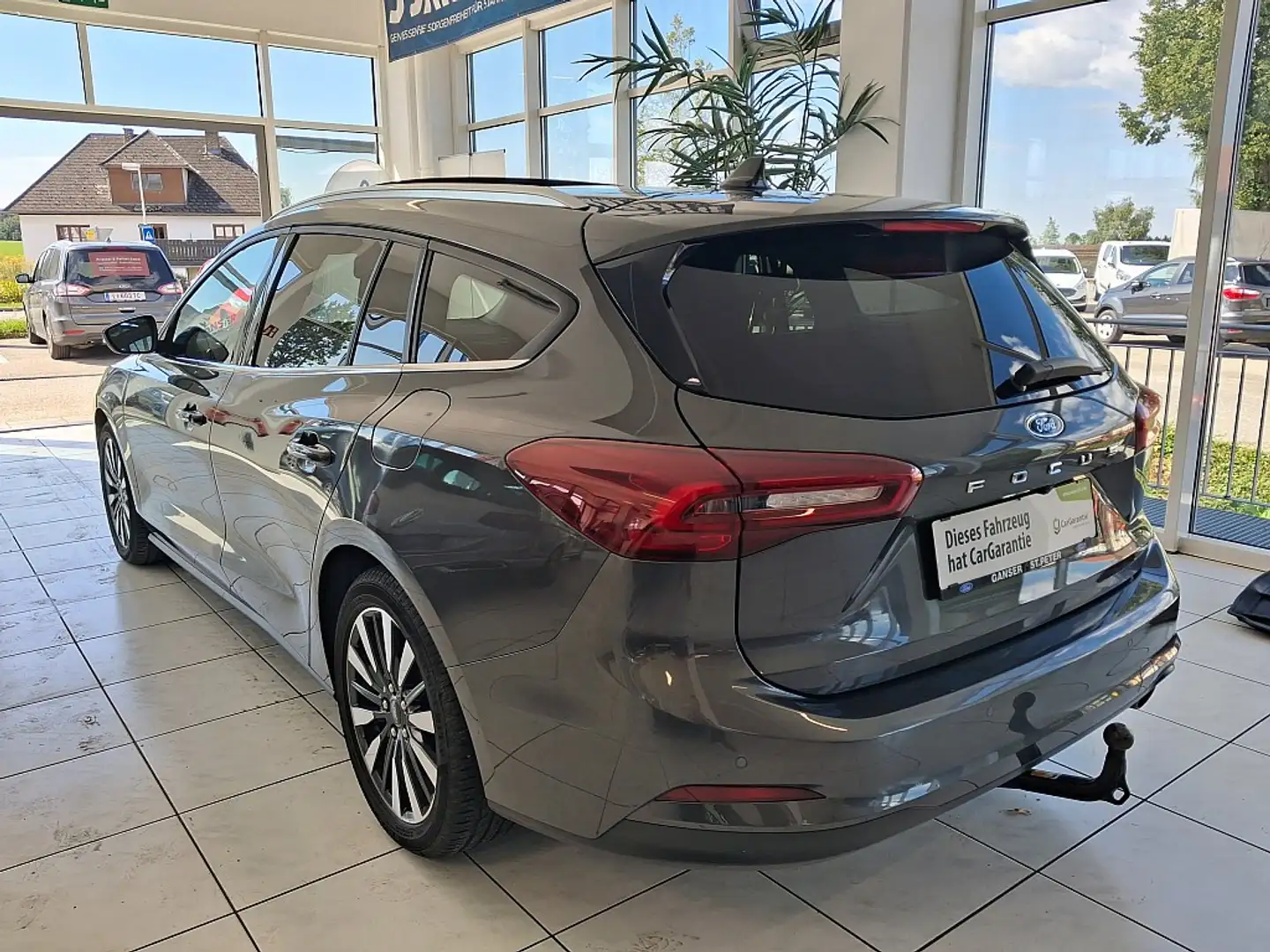 Ford Focus Turnier 1,5 EcoBlue Titanium X Grau - 2