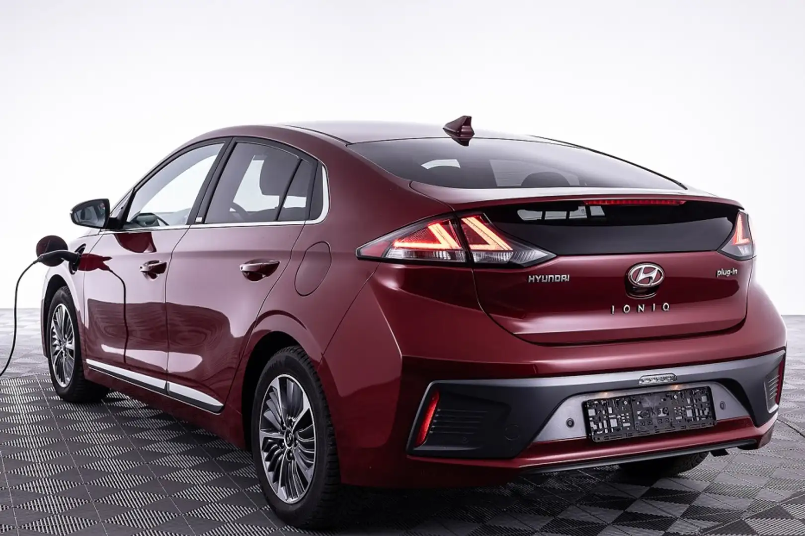 Hyundai IONIQ 1.6 GDi PHEV Comfort Plus | Half LEDER | LED | NAV Rood - 2