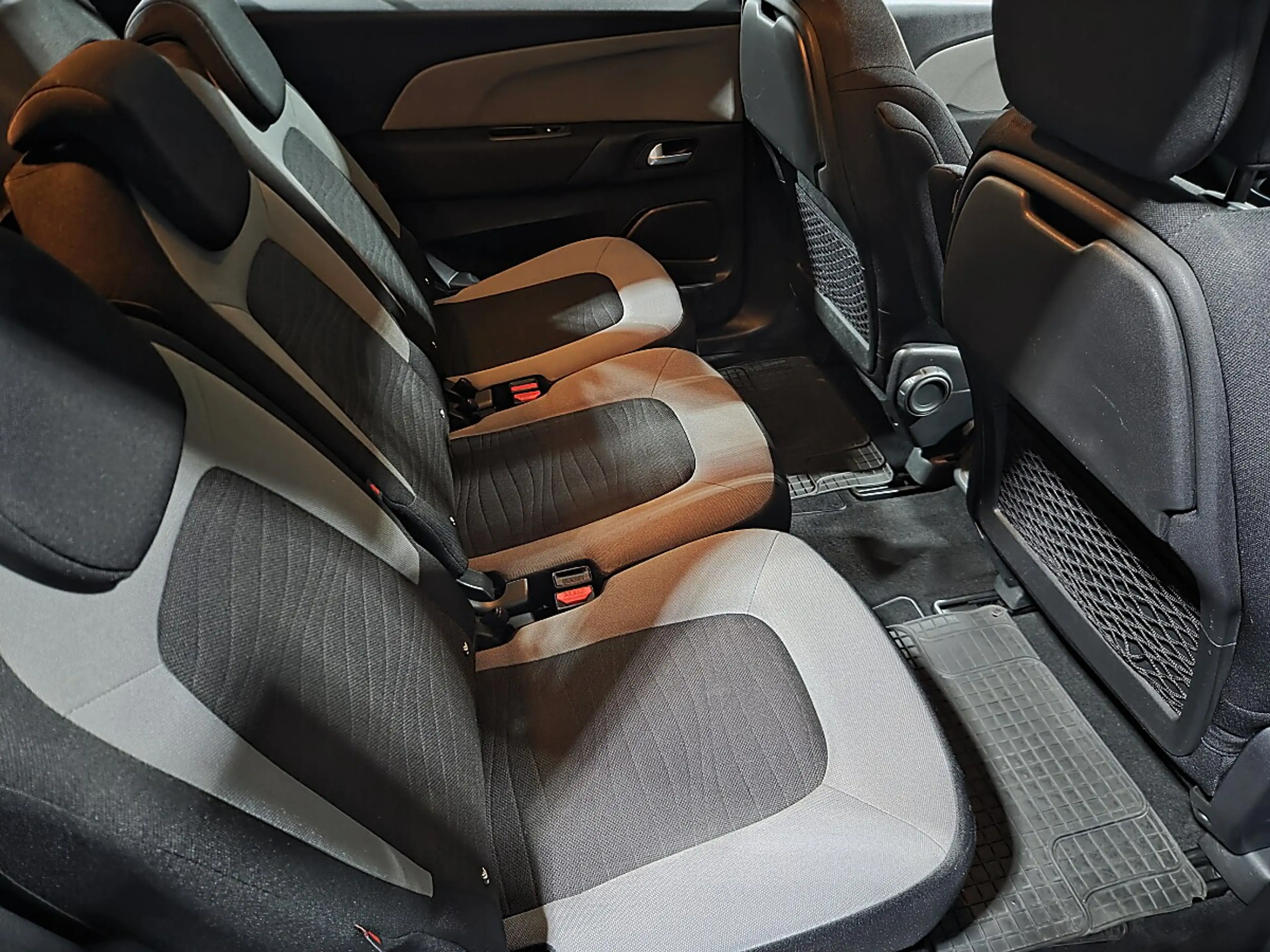 Citroen Grand C4 Picasso BlueHDi 100 S&S manuell Seduction — photo 10