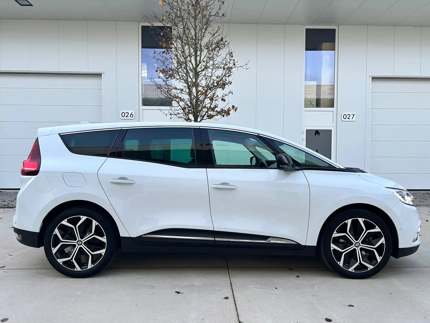 Renault Grand Scenic techno TCe 140 EDC Wit - 2