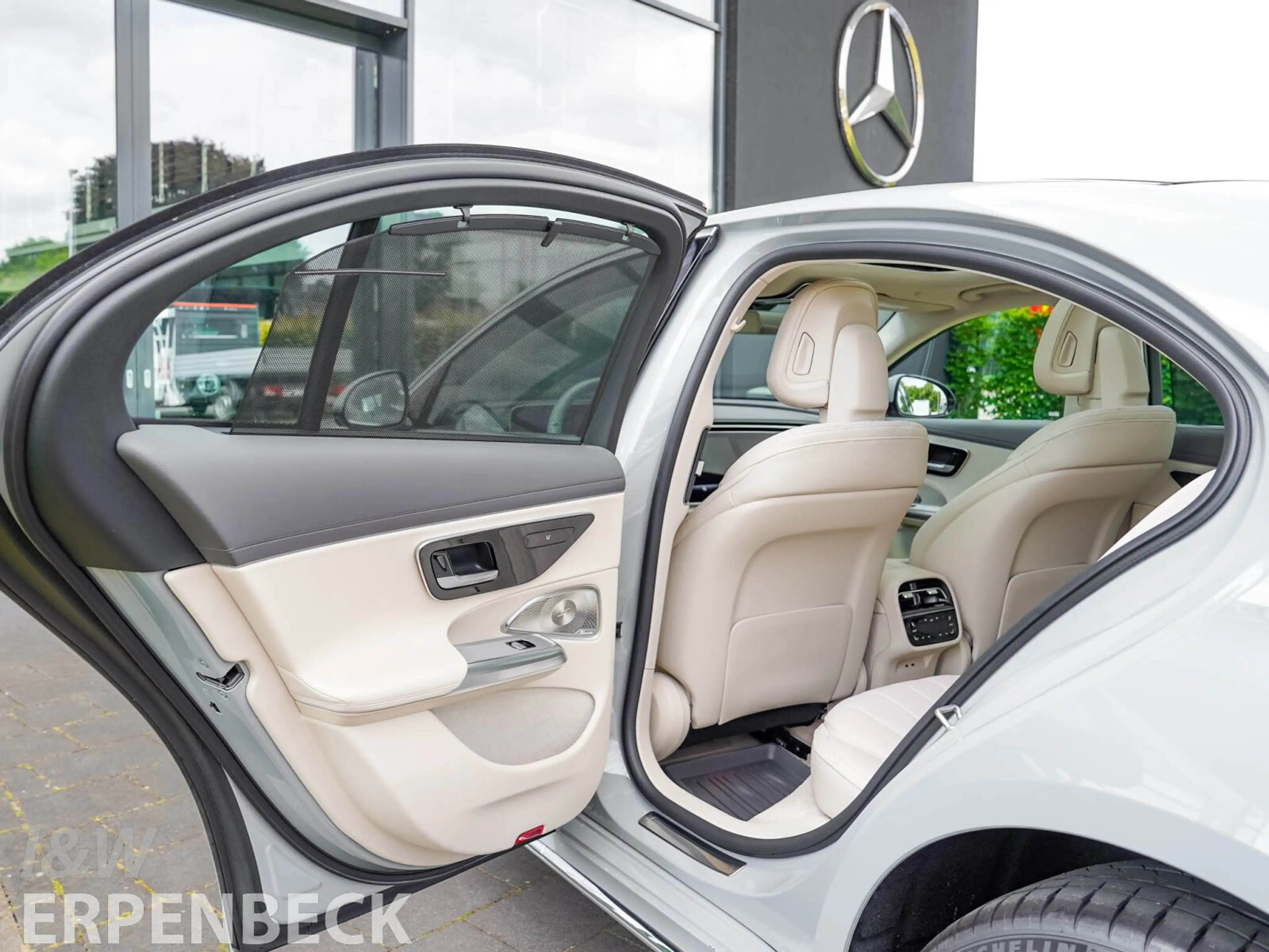 Mercedes-Benz E 450 E 450 d Exclusive Premium Plus 4Matic — photo 18