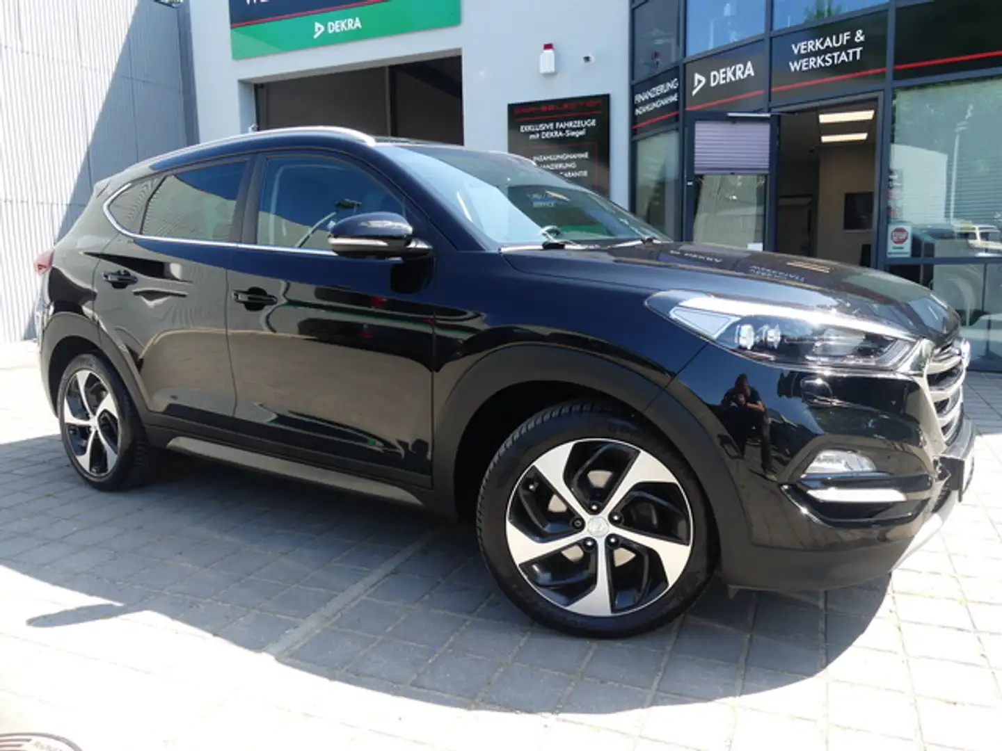 Hyundai TUCSON Tucson 1.6 TGDI Style 4WD AUTOM/KLIMA/AHK/NAVI Schwarz - 1