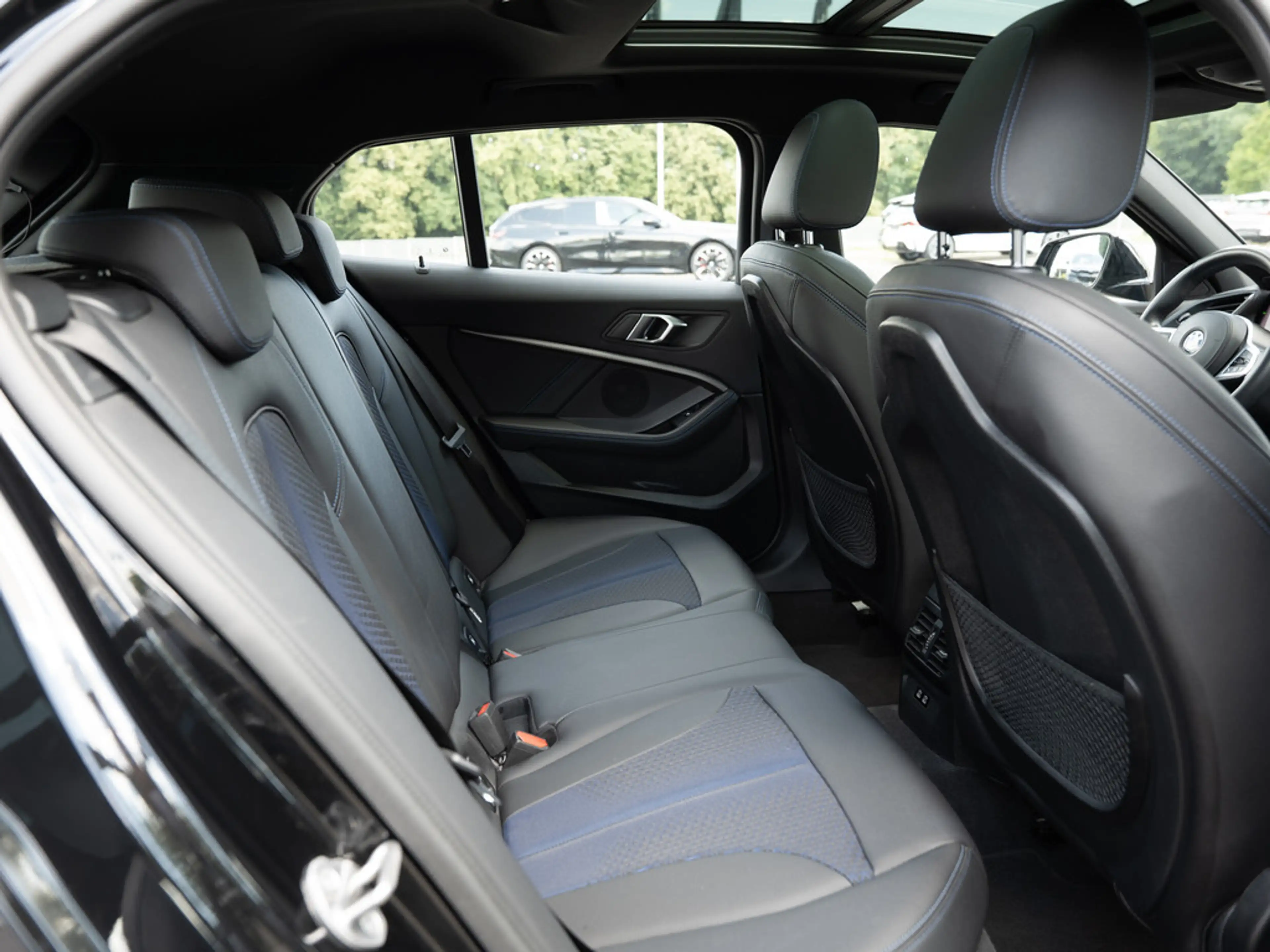 BMW 135 Mi xDrive PANO LED NAVI KAMERA SHZ PDC — photo 11