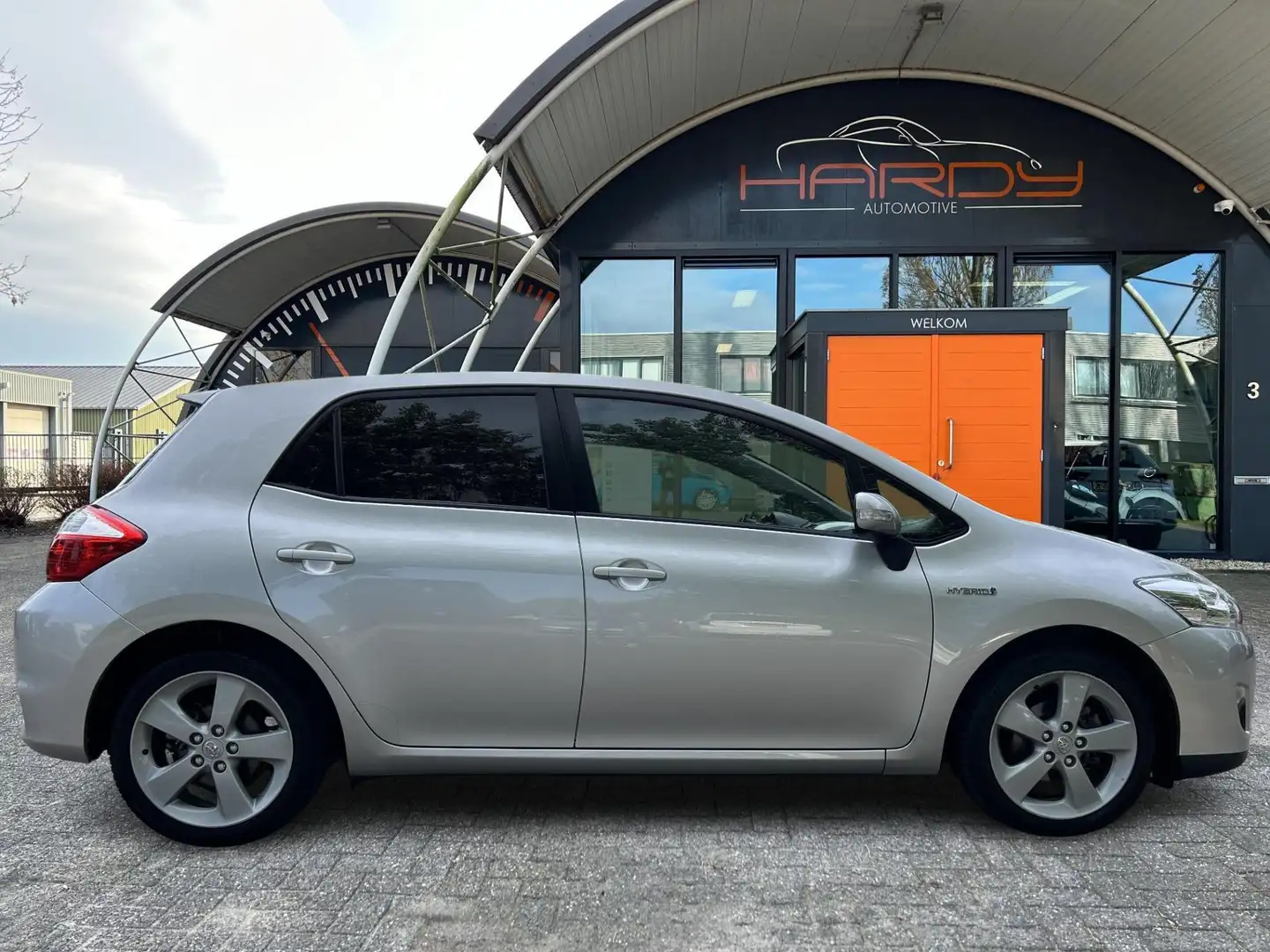 Toyota Auris 1.8 Full Hybrid Dynamic Navi Camera Dealer onderho Gris - 2