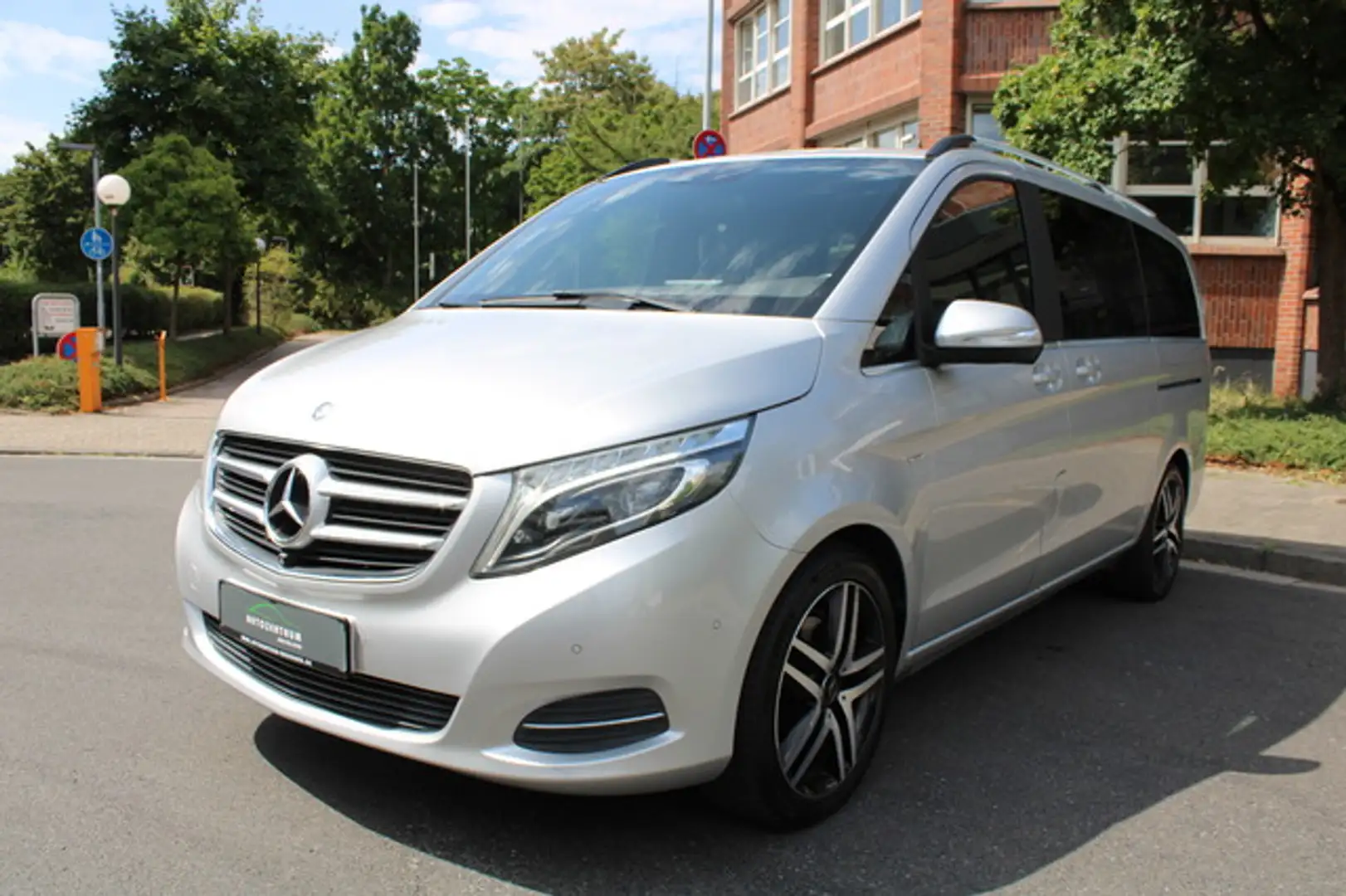 Mercedes-Benz V 250 CDI EDITION 1 Standhzg/360°/Leder/AHK Silber - 2