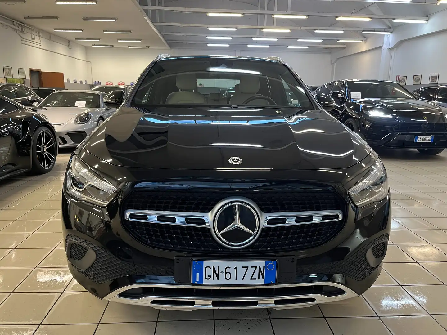 Mercedes-Benz GLA 200 GLA 200 d Premium auto Black - 2