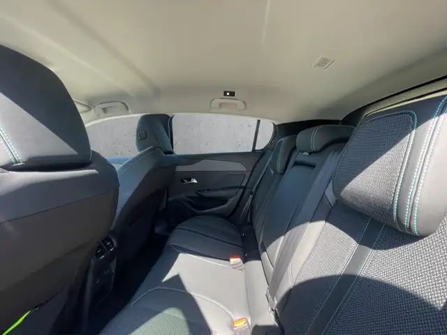 Peugeot 308 view 8