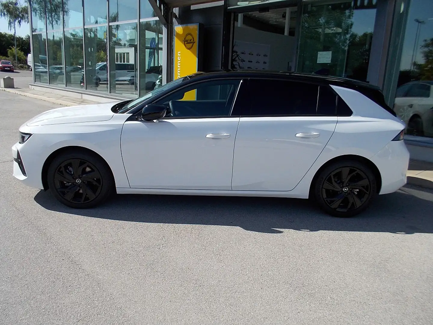 Opel Astra 1,2 Turbo MHEV GS Aut. Weiß - 2