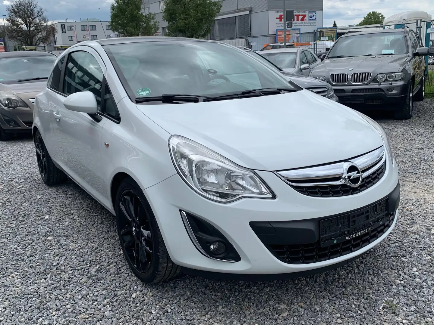 Opel Corsa 1.4. Klima . Einparkhilfe. Scheckheft. 8- fach - 1
