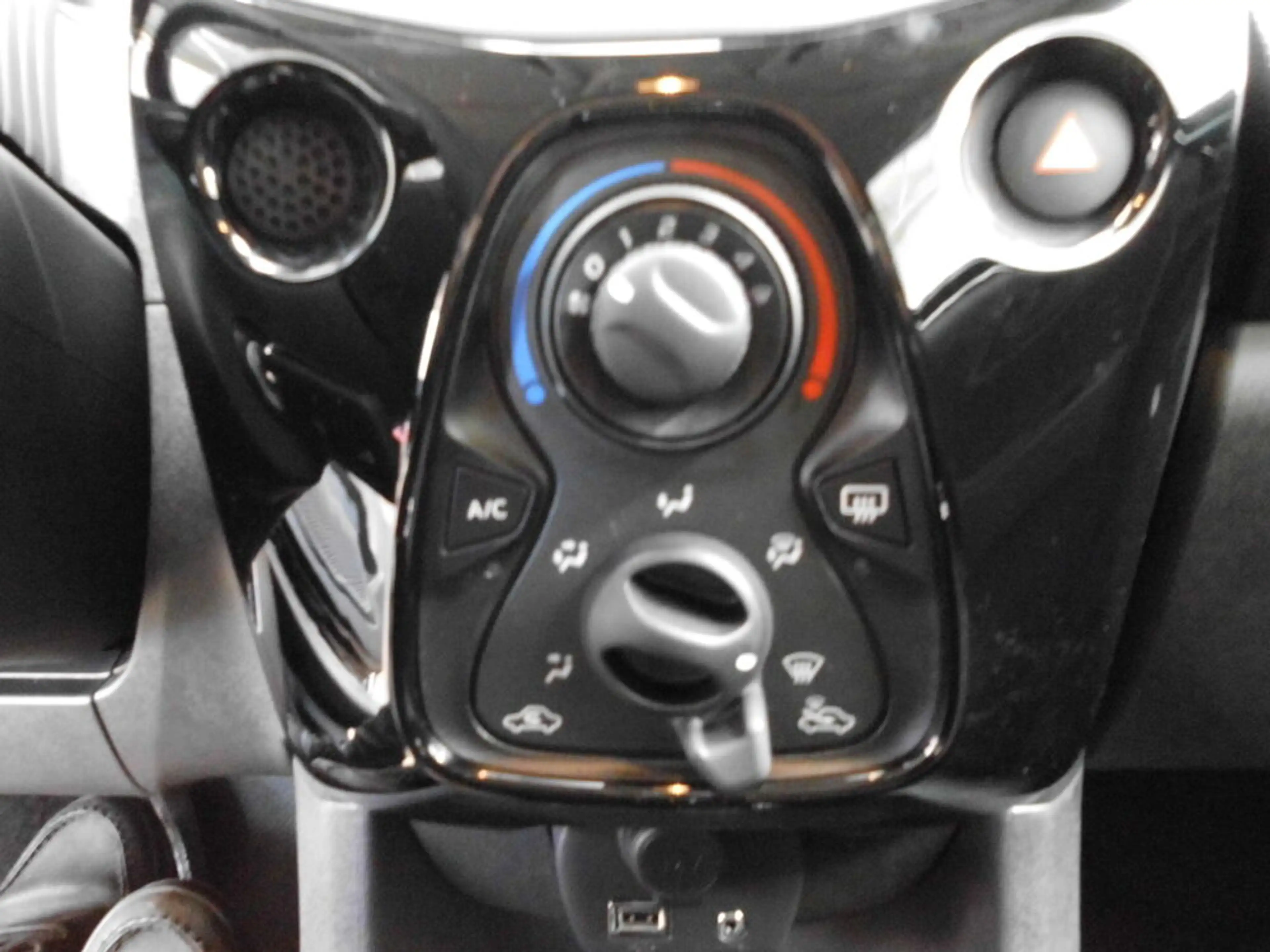 Citroen C1 Feel Edition VTI72 — photo 14