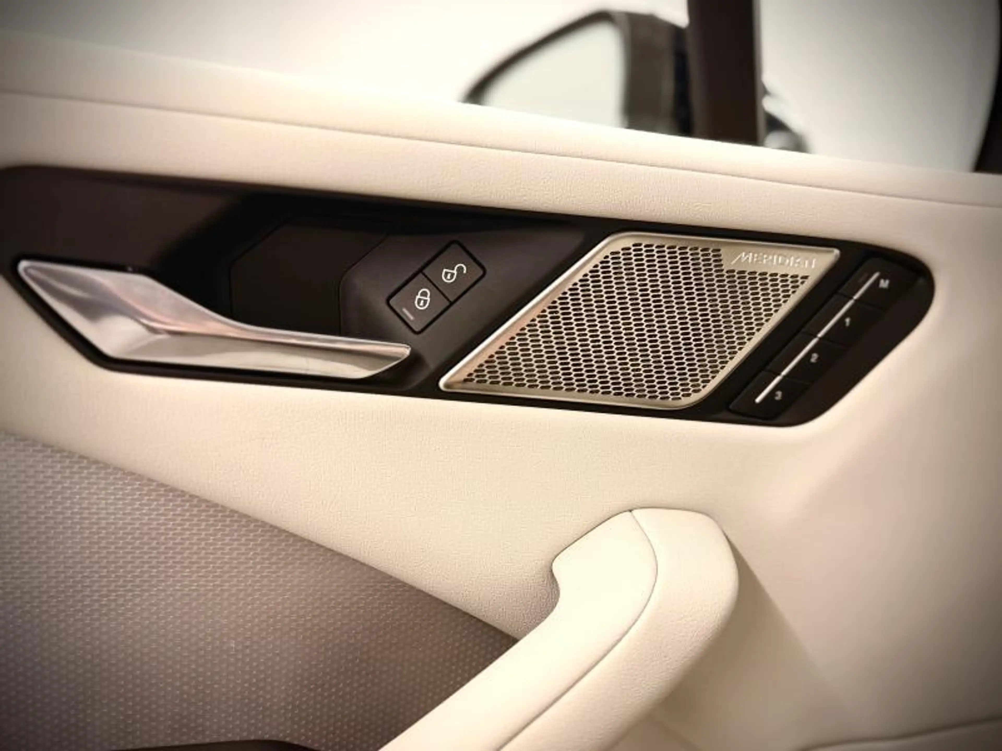 Jaguar I-Pace EV400 — photo 14