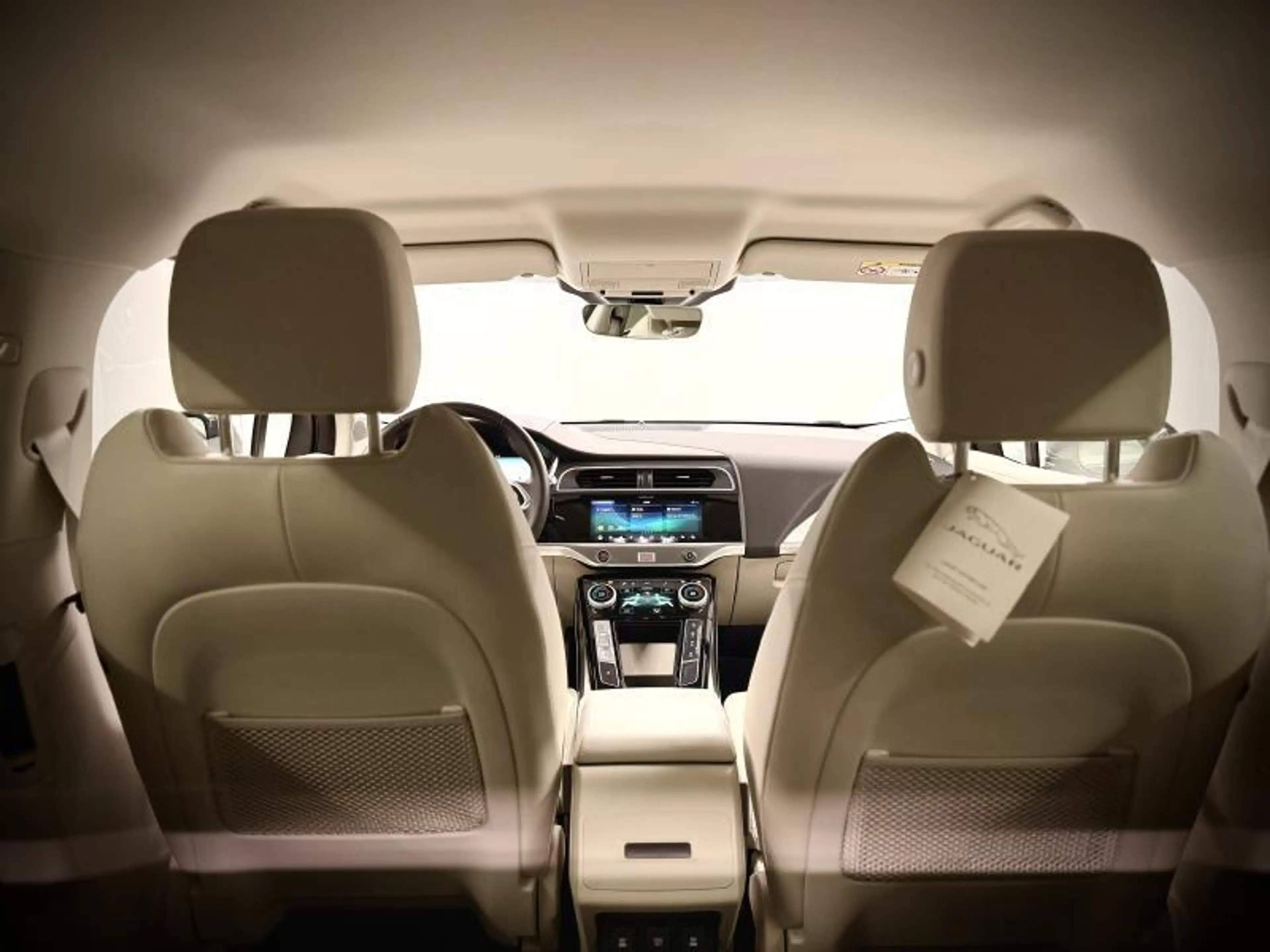 Jaguar I-Pace EV400 — photo 30