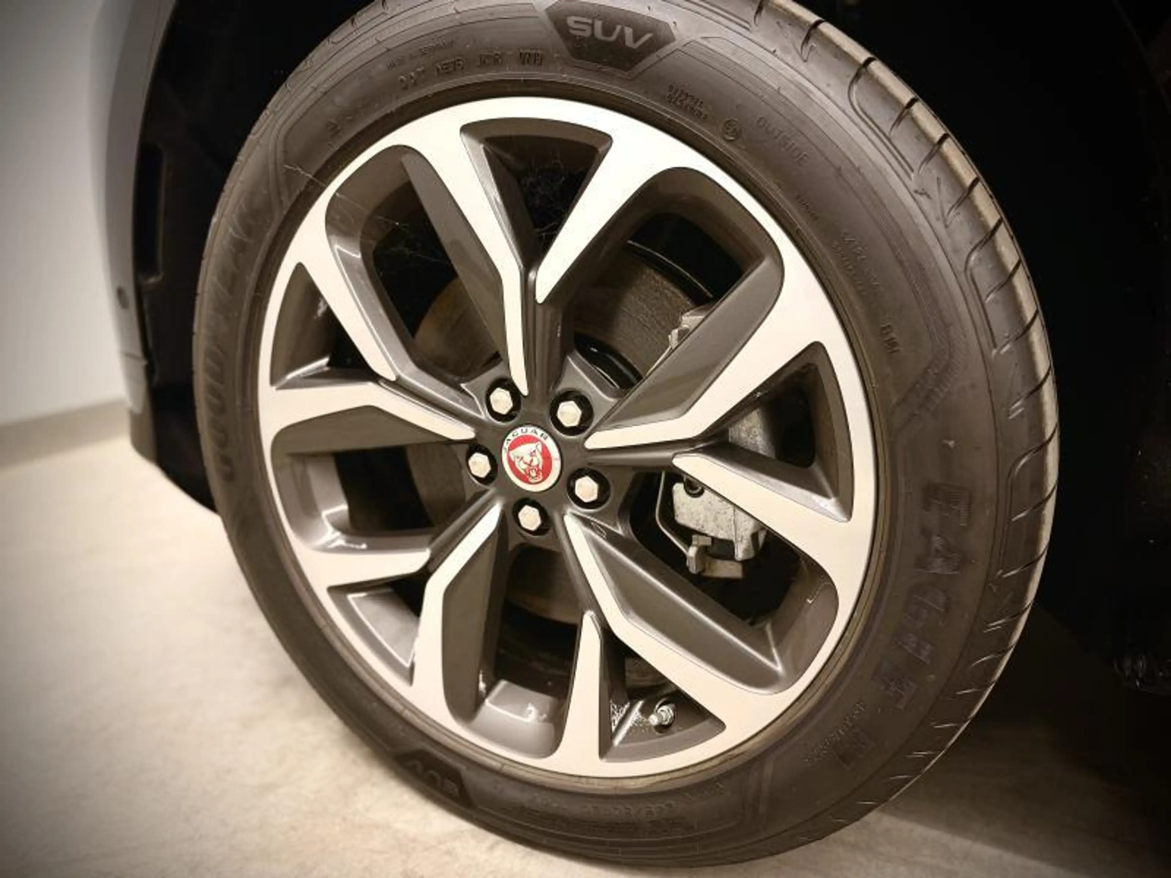 Jaguar I-Pace EV400 — photo 12