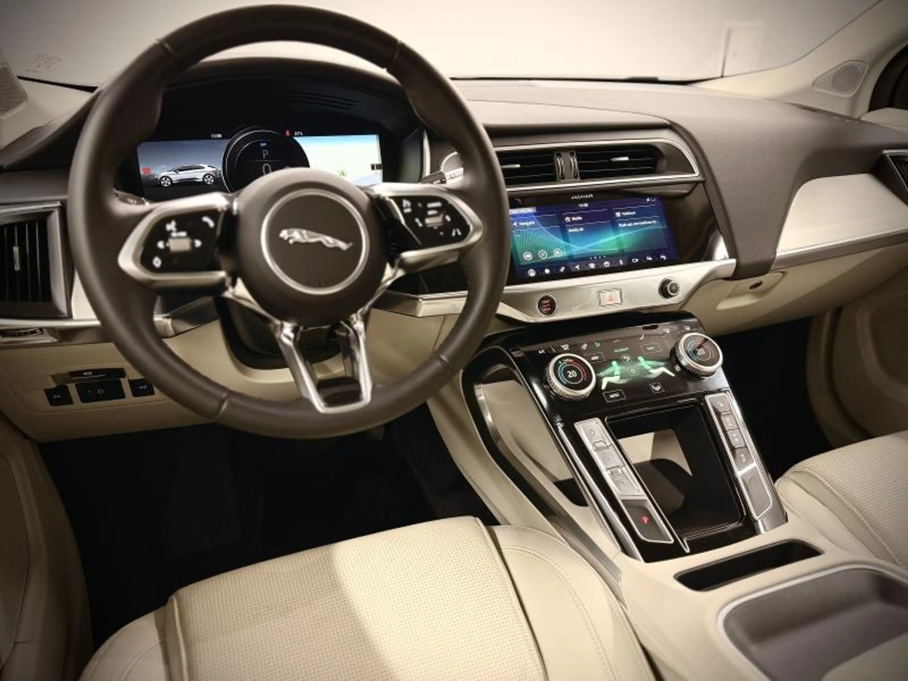 Jaguar I-Pace EV400 — photo 16