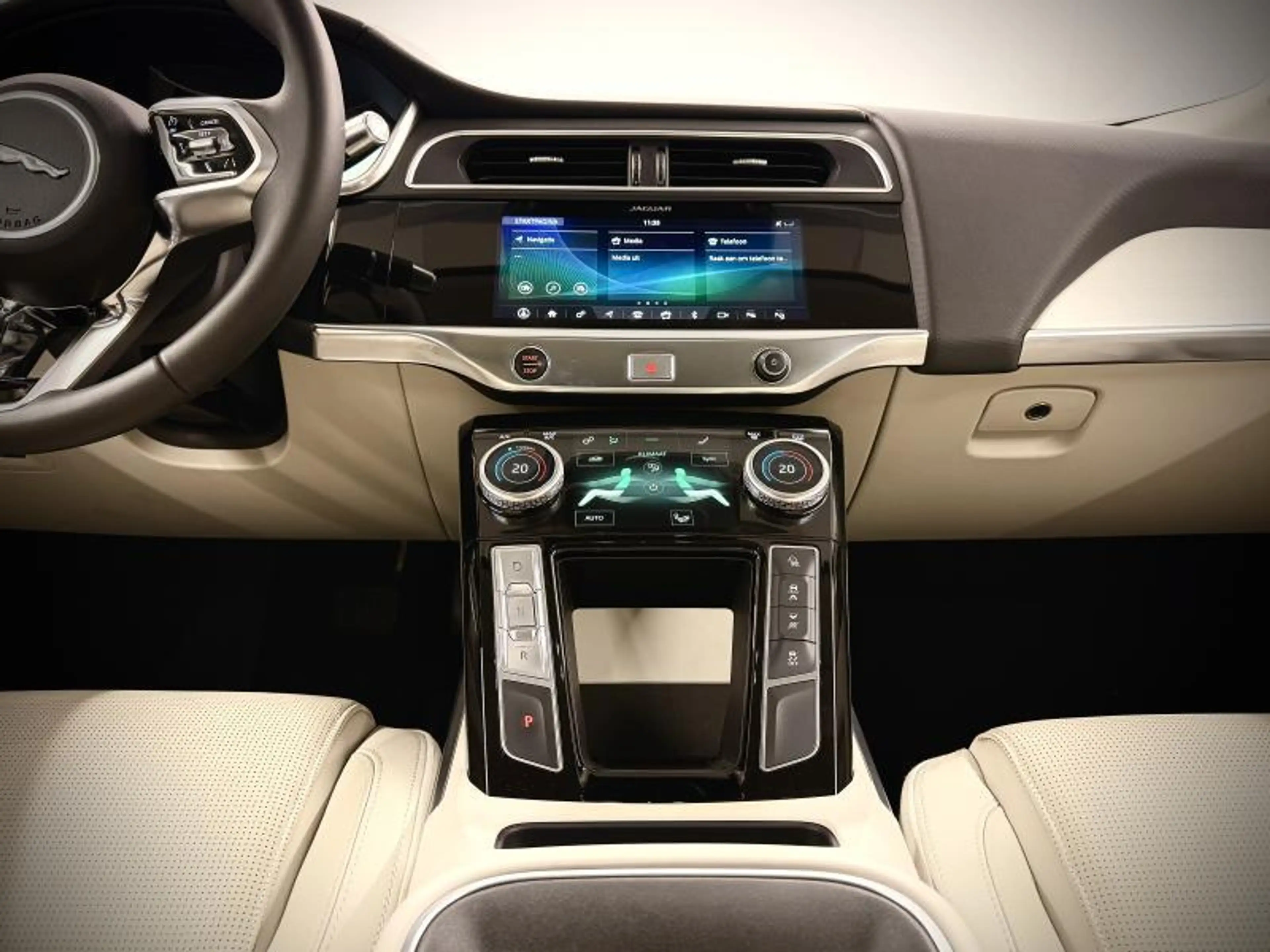 Jaguar I-Pace EV400 — photo 19