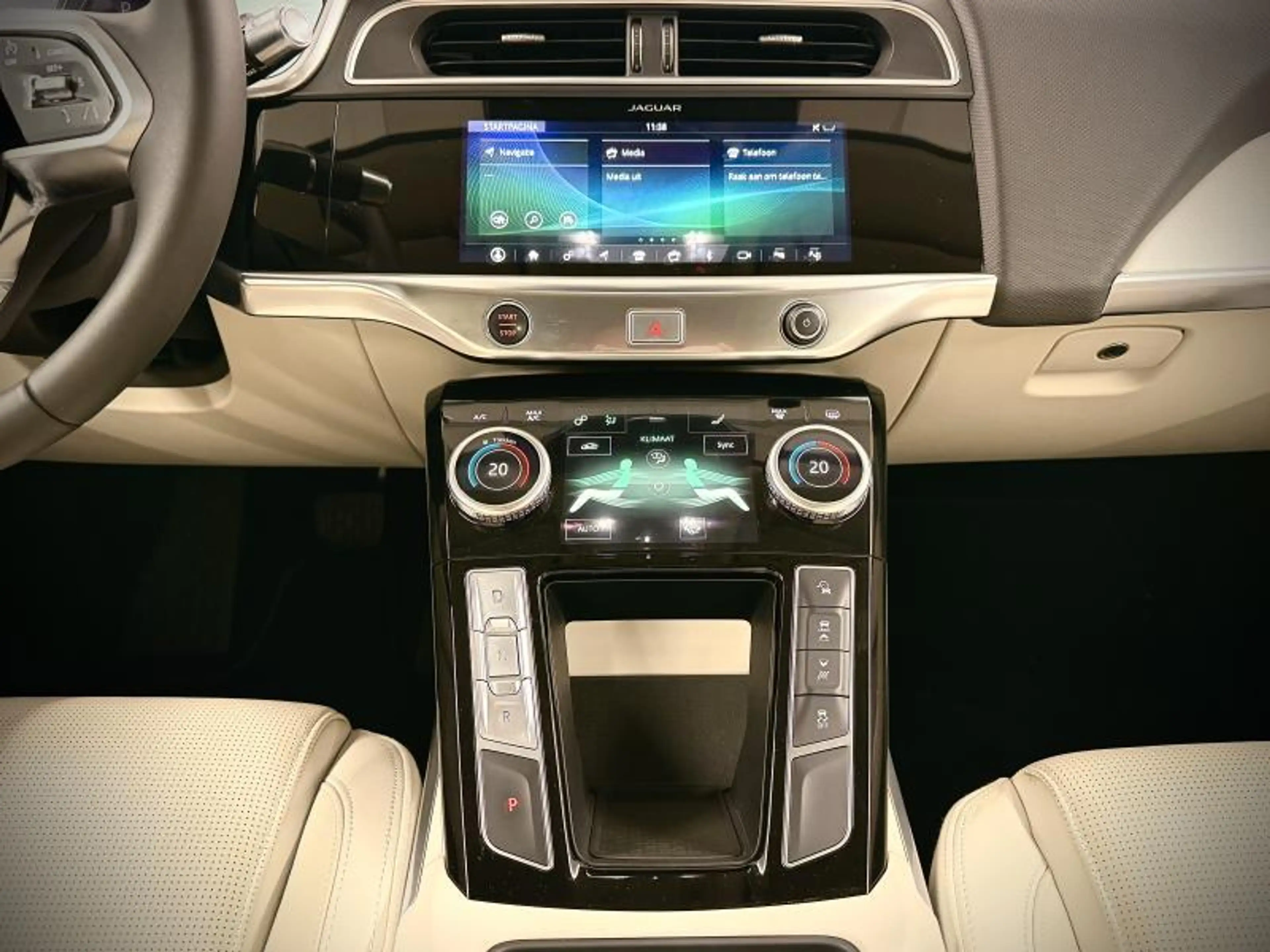 Jaguar I-Pace EV400 — photo 20
