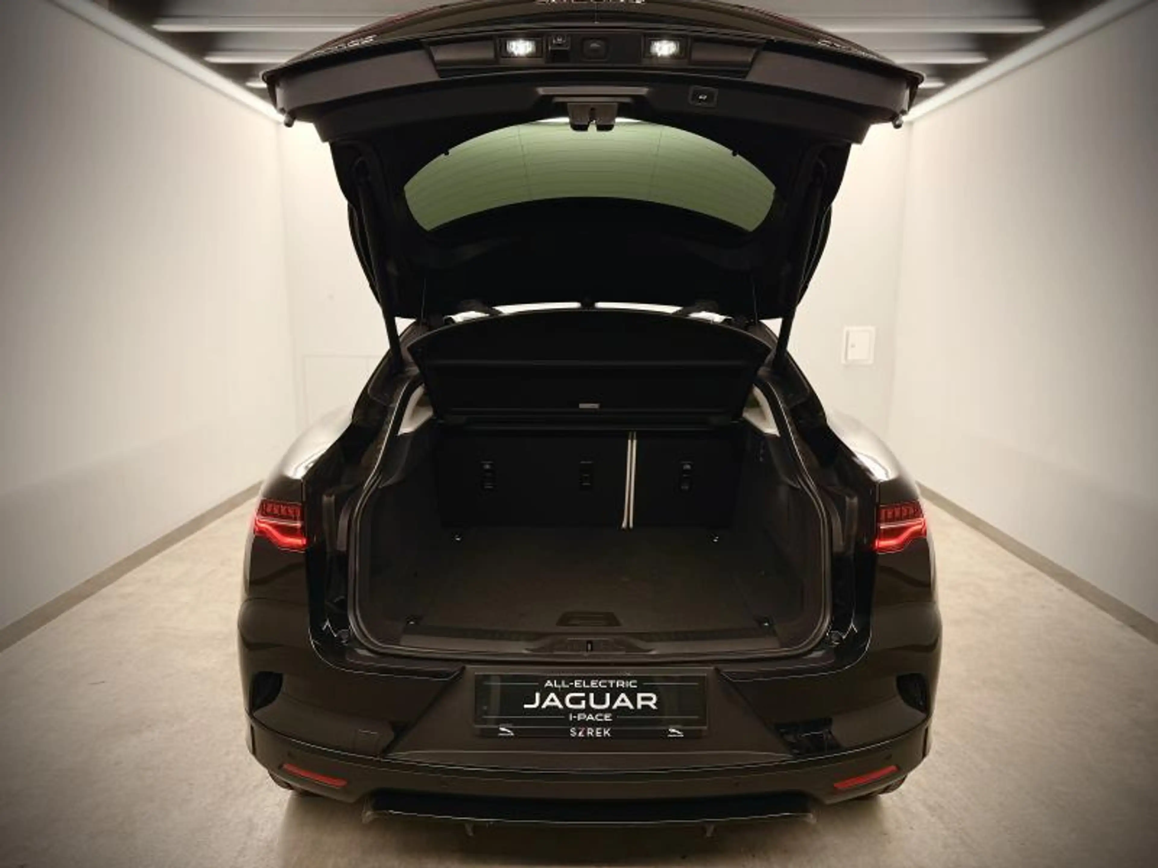 Jaguar I-Pace EV400 — photo 32
