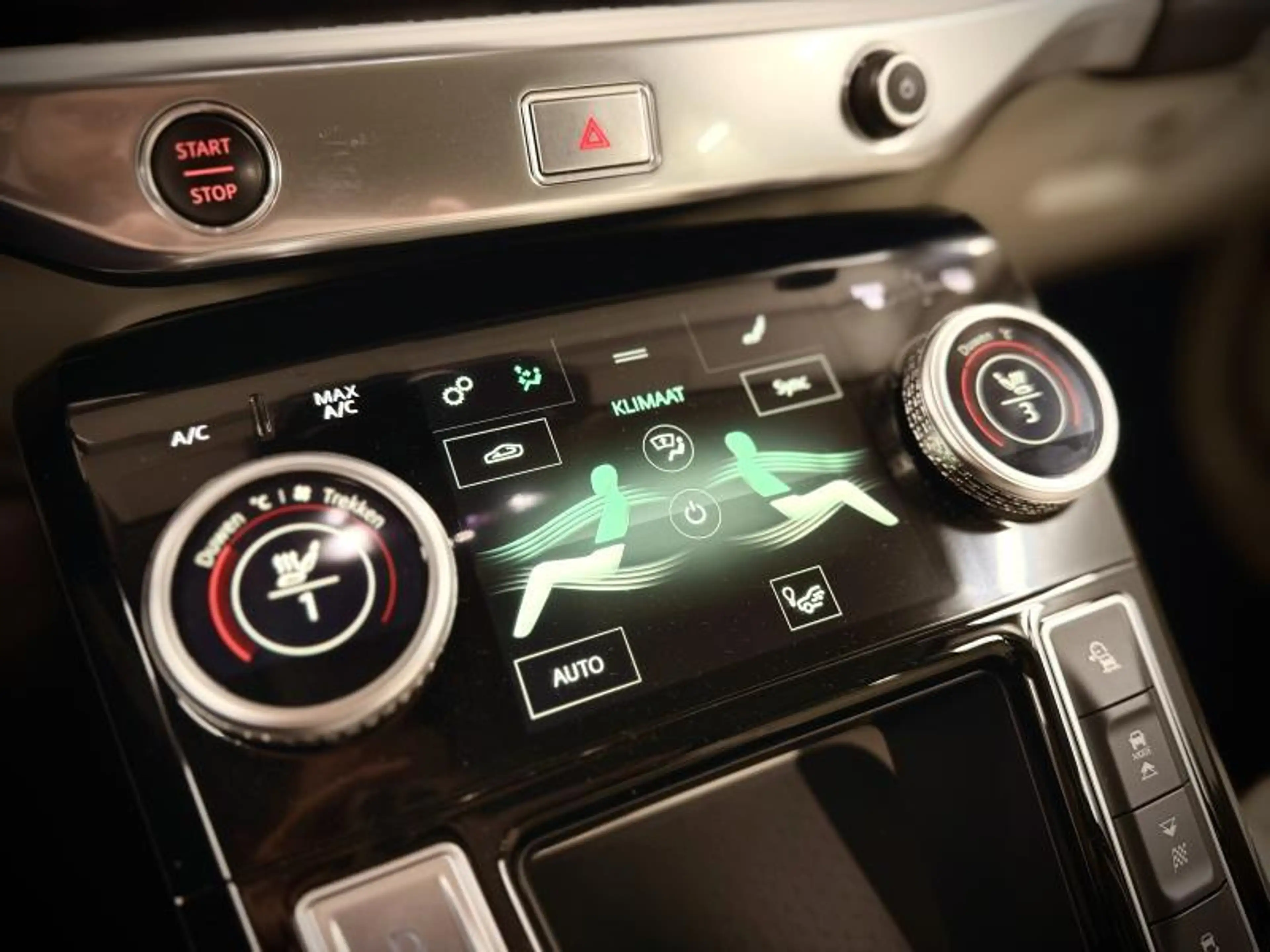 Jaguar I-Pace EV400 — photo 21