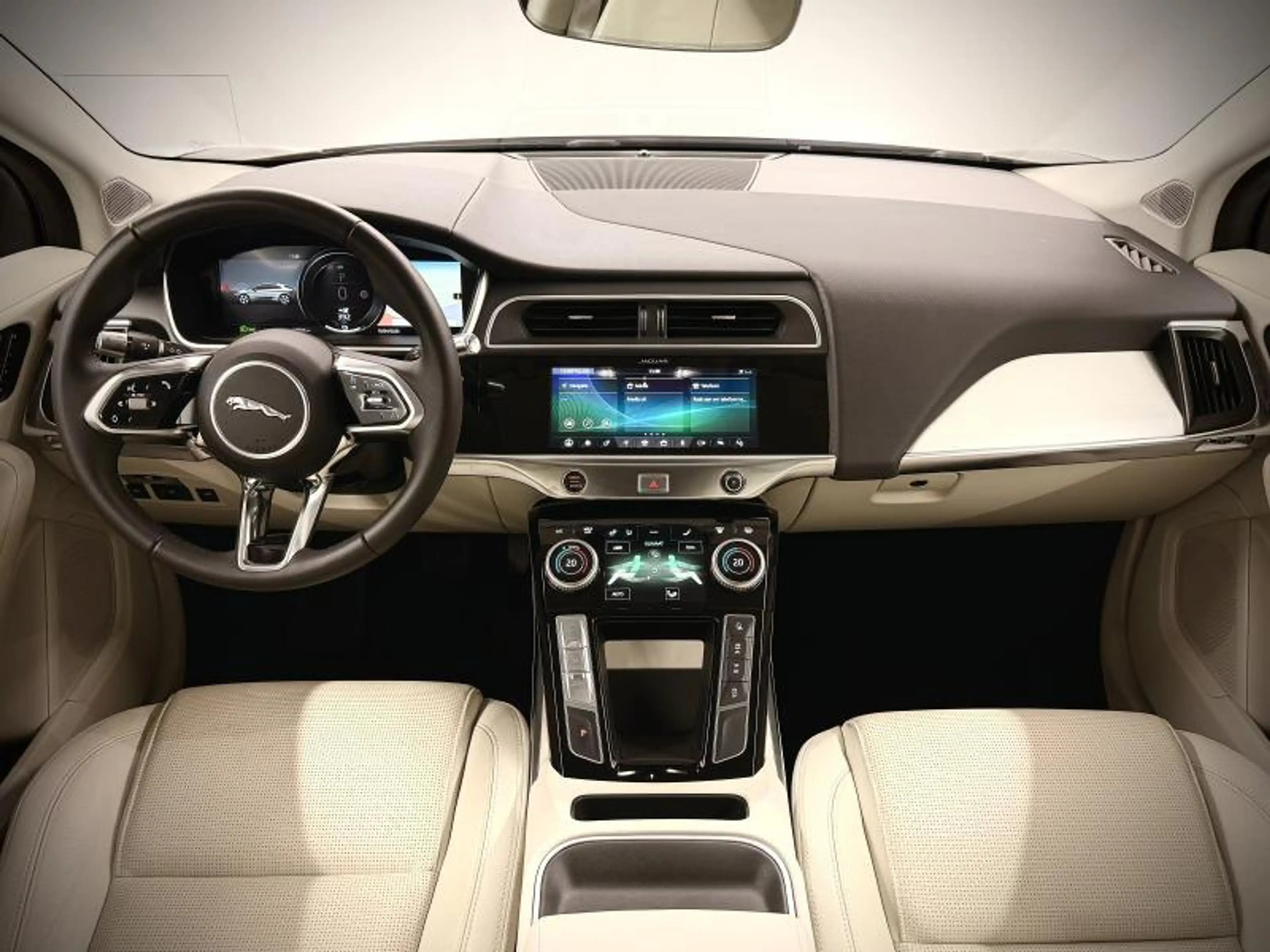 Jaguar I-Pace EV400 — photo 18