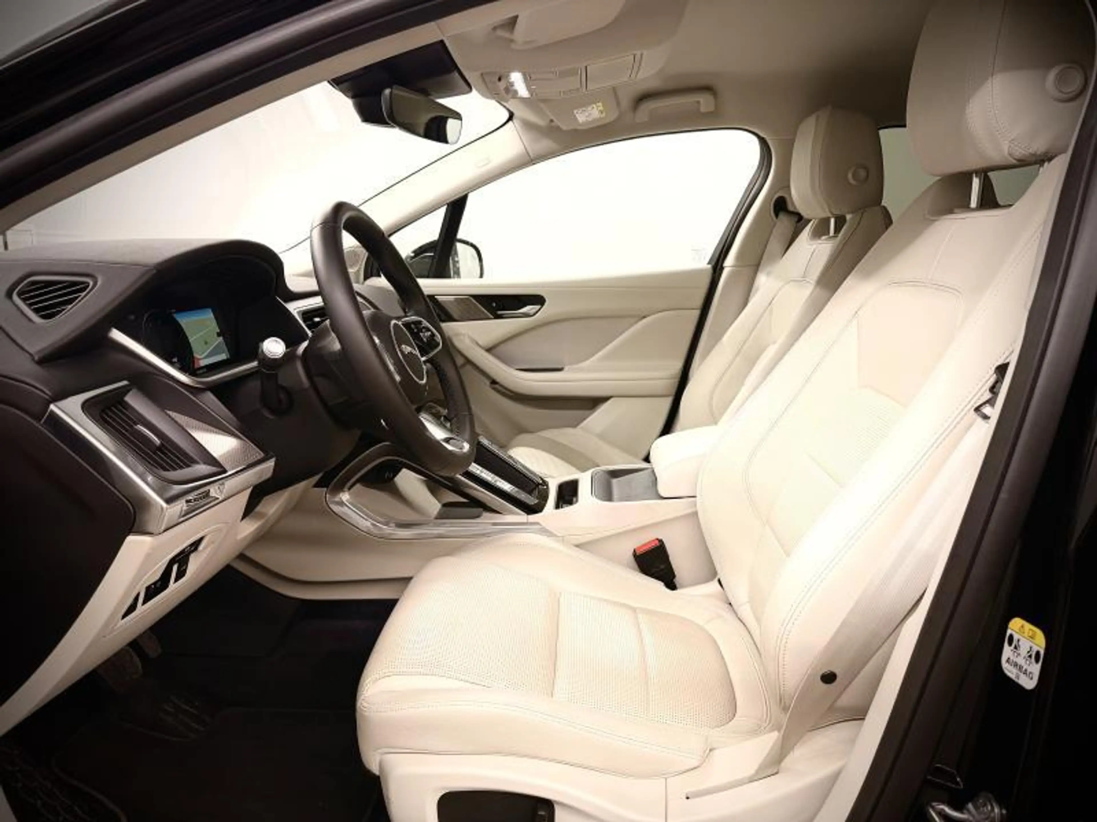 Jaguar I-Pace EV400 — photo 13