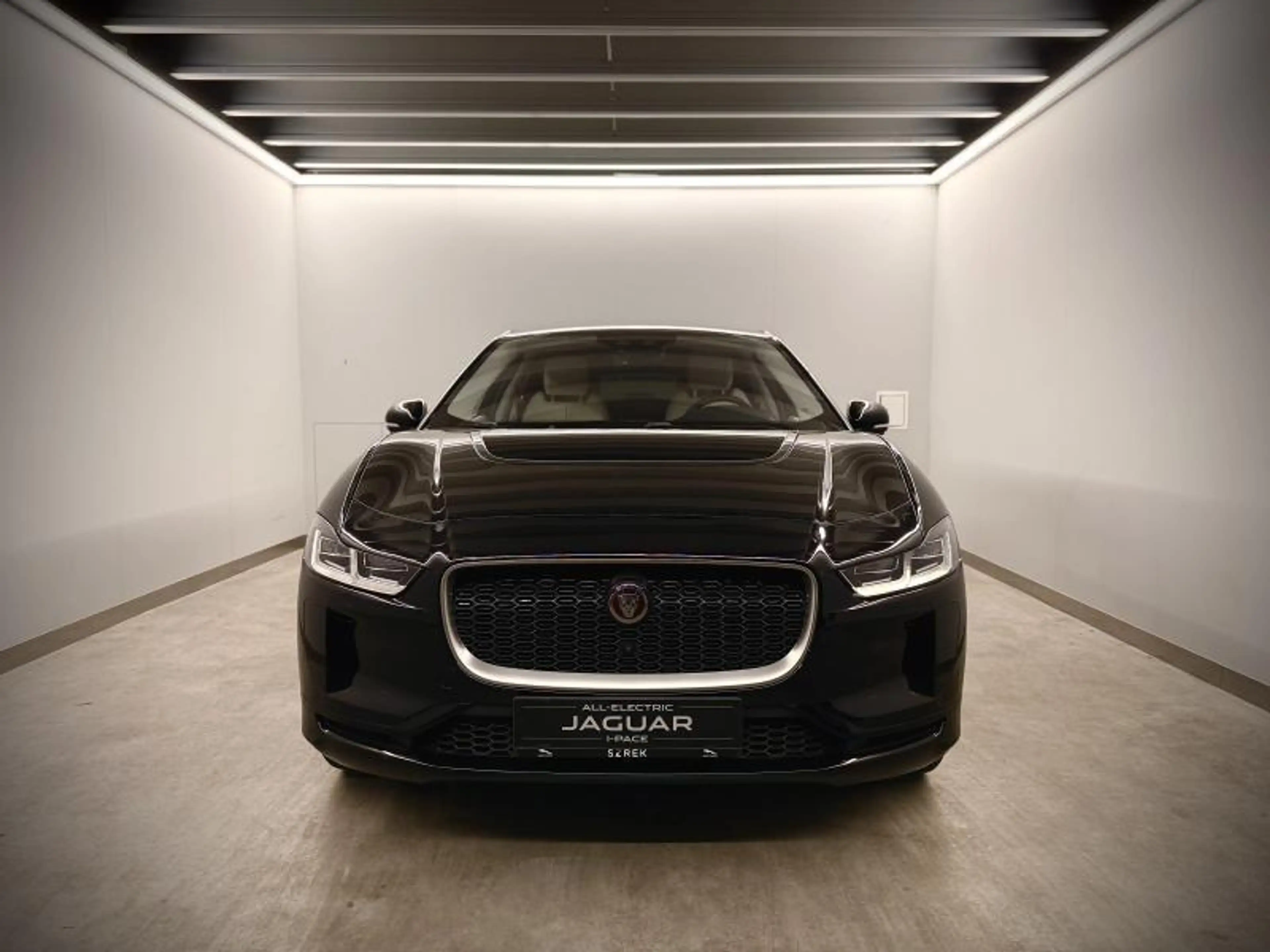 Jaguar I-Pace EV400 — photo 2