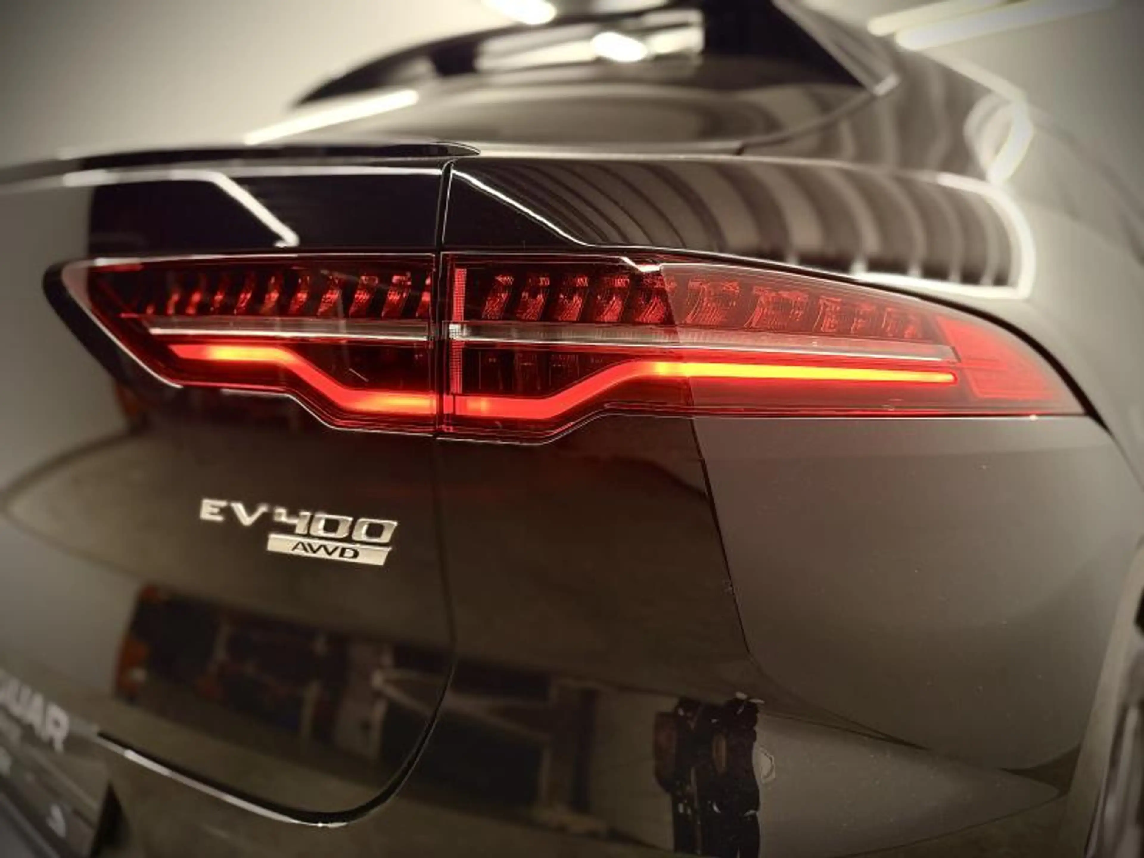Jaguar I-Pace EV400 — photo 8