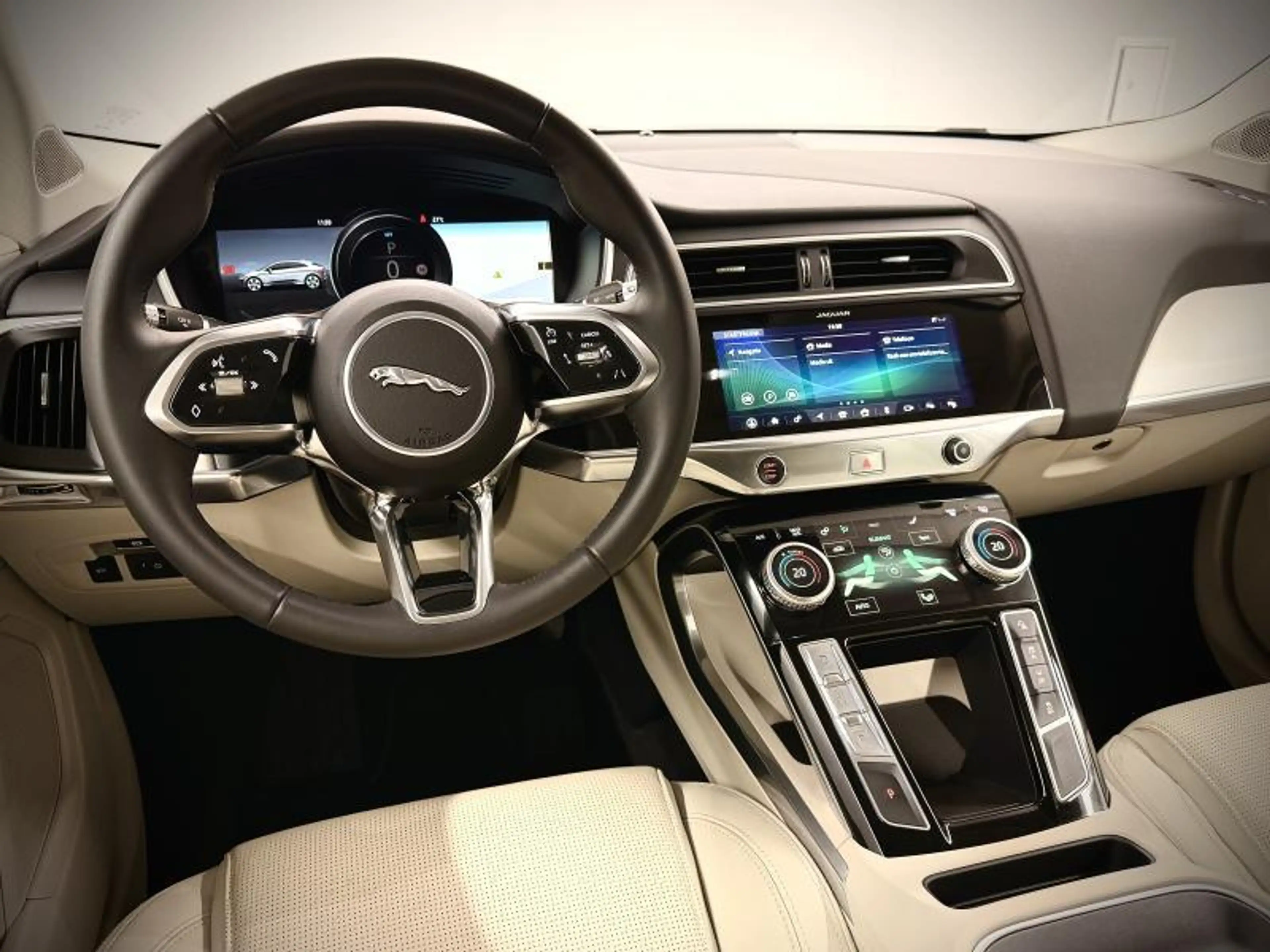 Jaguar I-Pace EV400 — photo 17