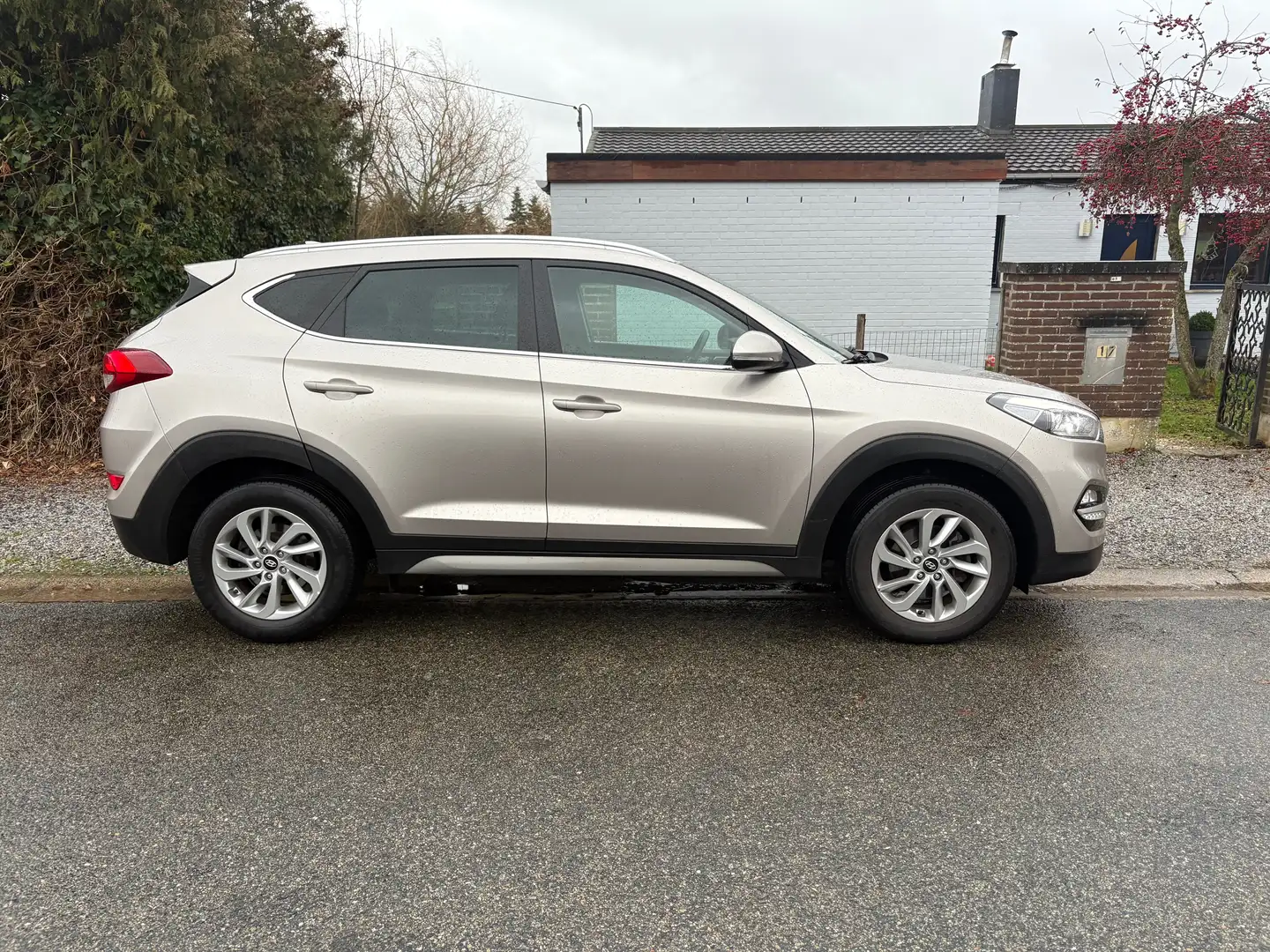 Hyundai TUCSON Tucson 1.6 GDi Gps//Sieges chauffants// Led Beige - 2