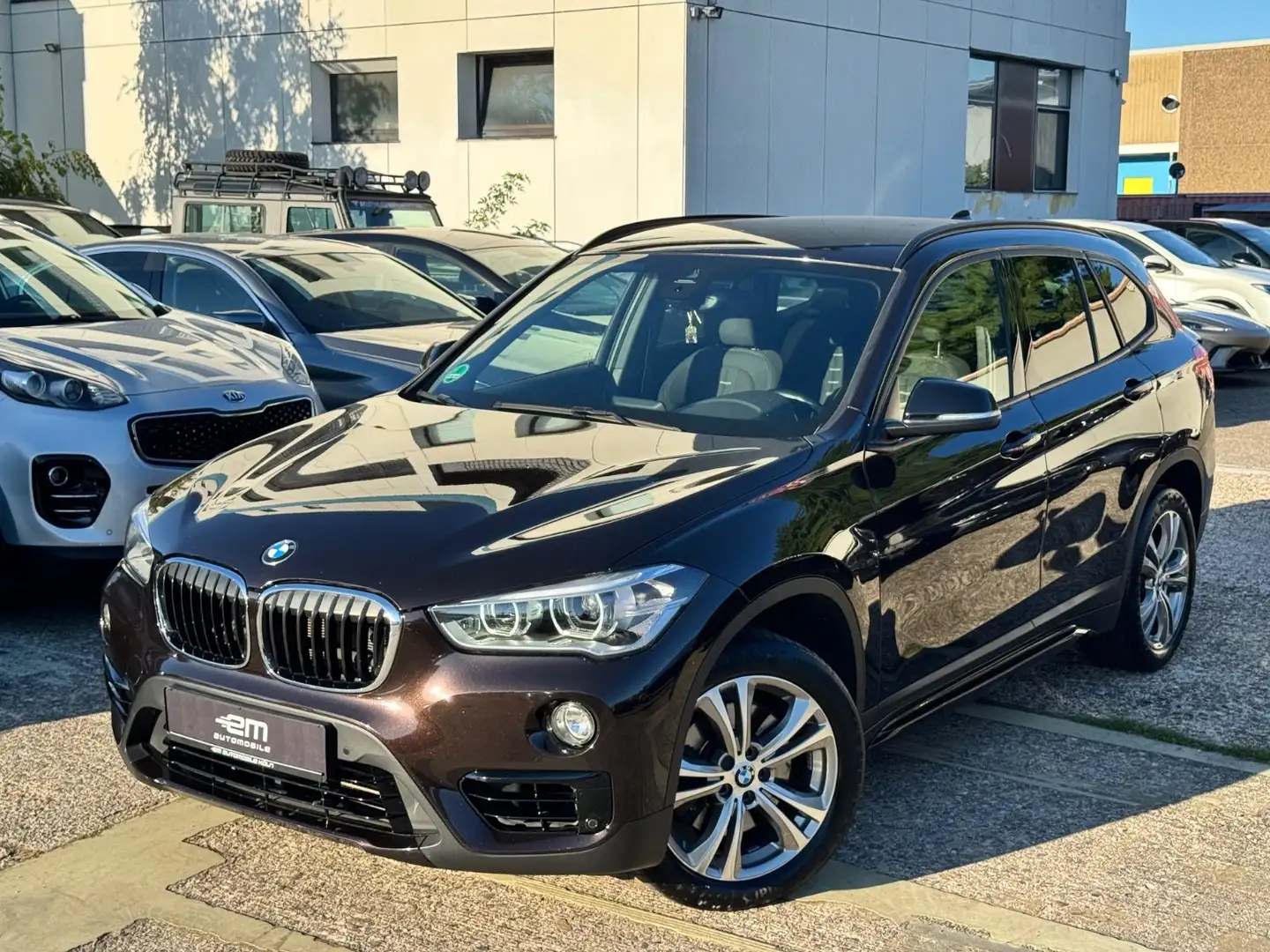 BMW X1 xDrive 20i Sport Line/LED/Navi/Kamera/HiFi Brun - 1