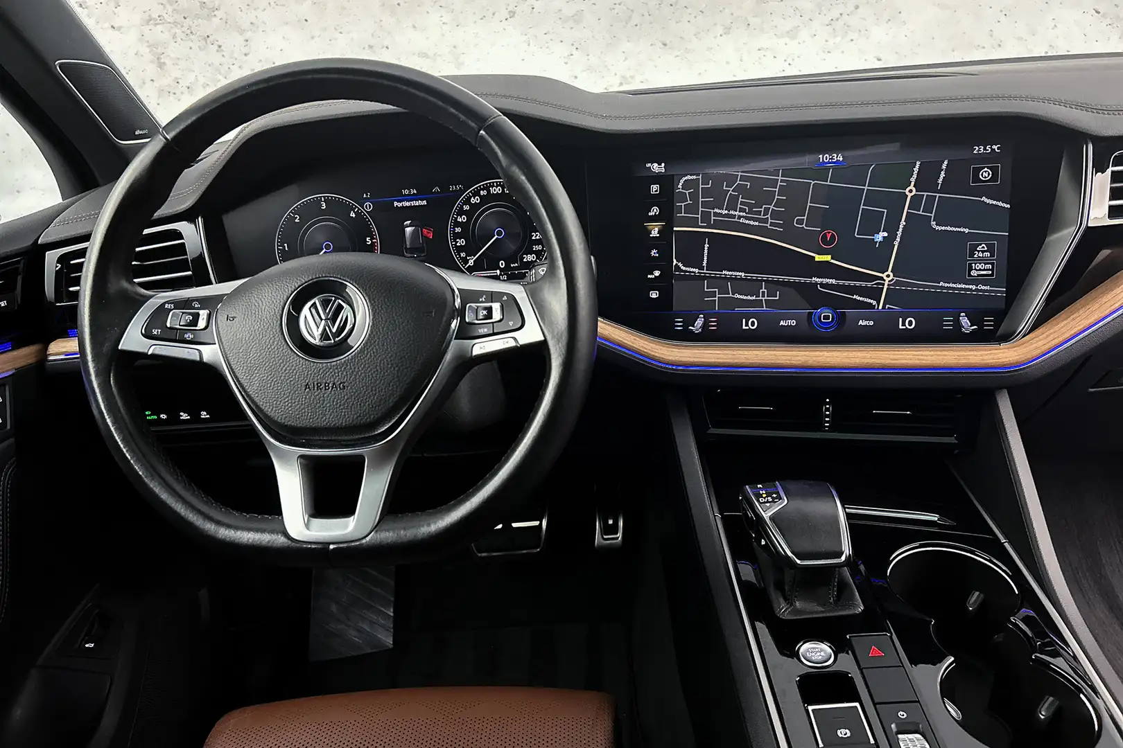 Volkswagen Touareg 3.0 V6 TDI 286PK Automaat | Leder | Panoramadak | Grijs - 2