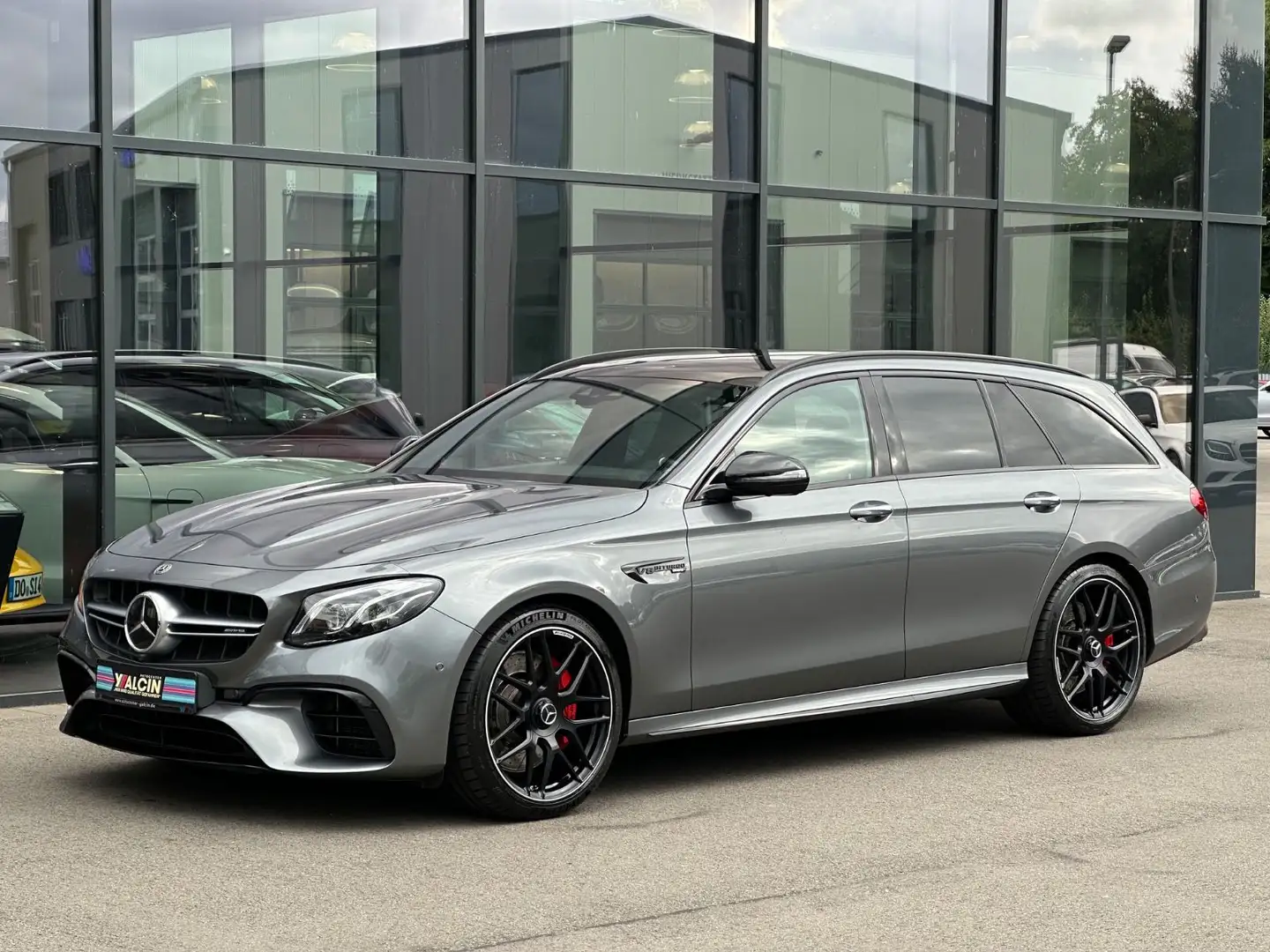 Mercedes-Benz E 63 AMG S 4MATIC+ T Aut. 2.H/BURM/PANO/ACC/NIGH Grau - 2