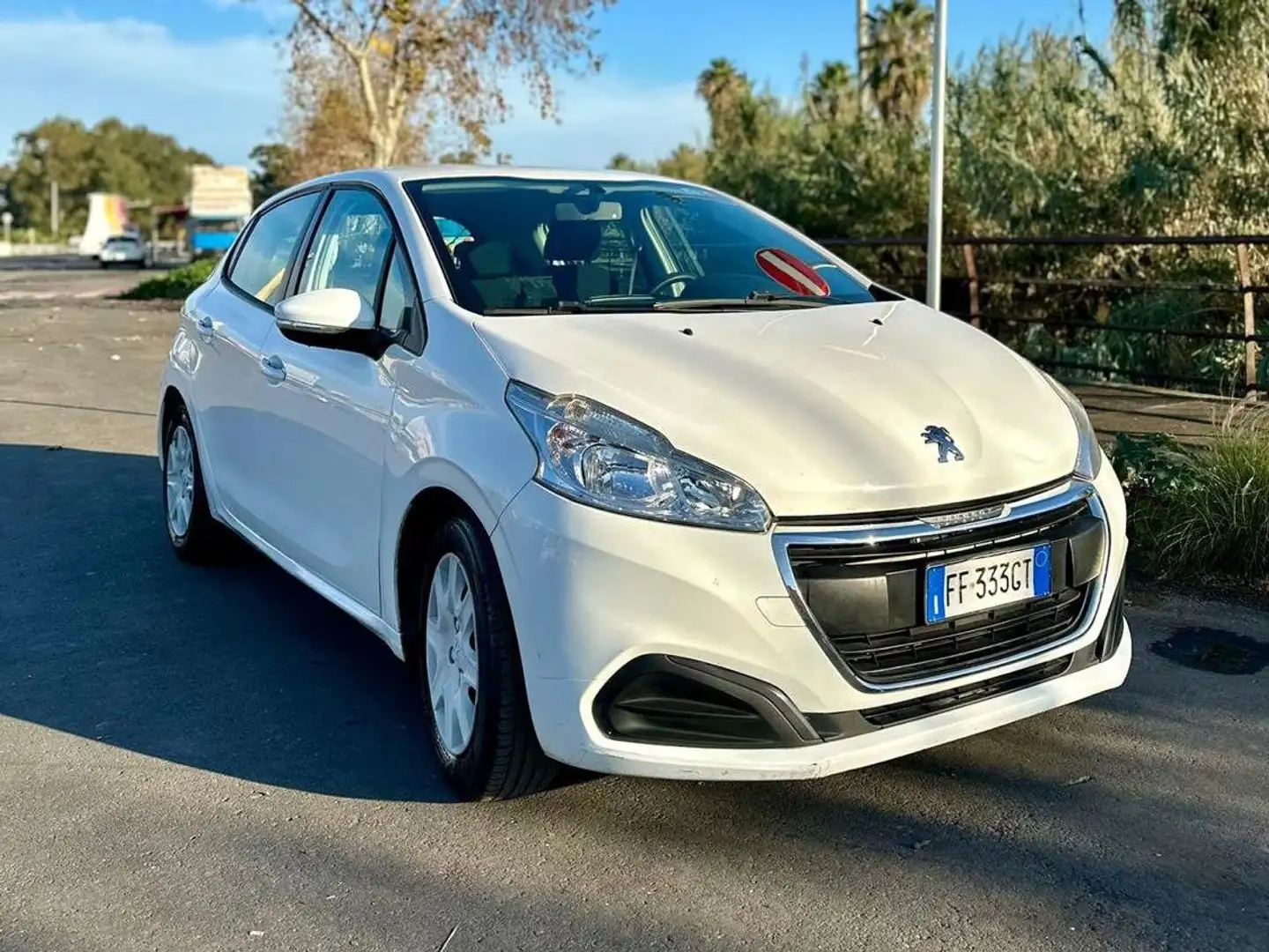 Peugeot 208 208 5p 1.6 bluehdi Active 75cv Bianco - 1
