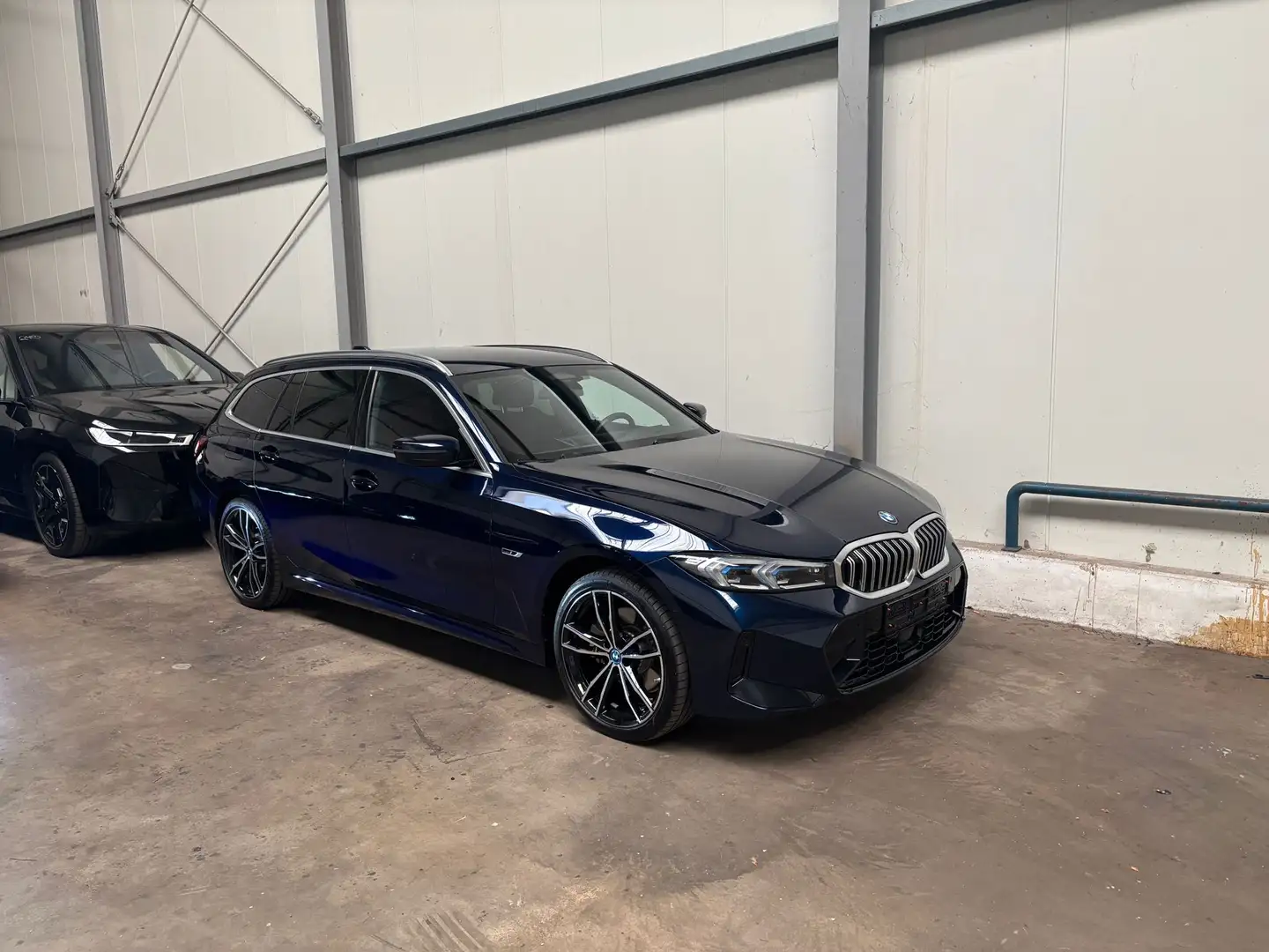 BMW 330 330e xDrive Touring M Sport M Sport Azul - 1